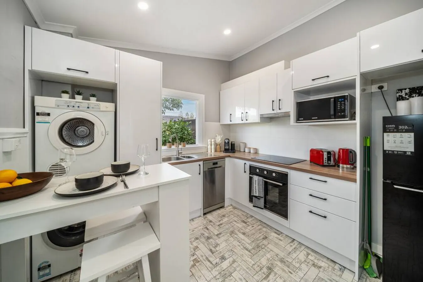 Stone's Throw—A Beachside Retreat for Two 8