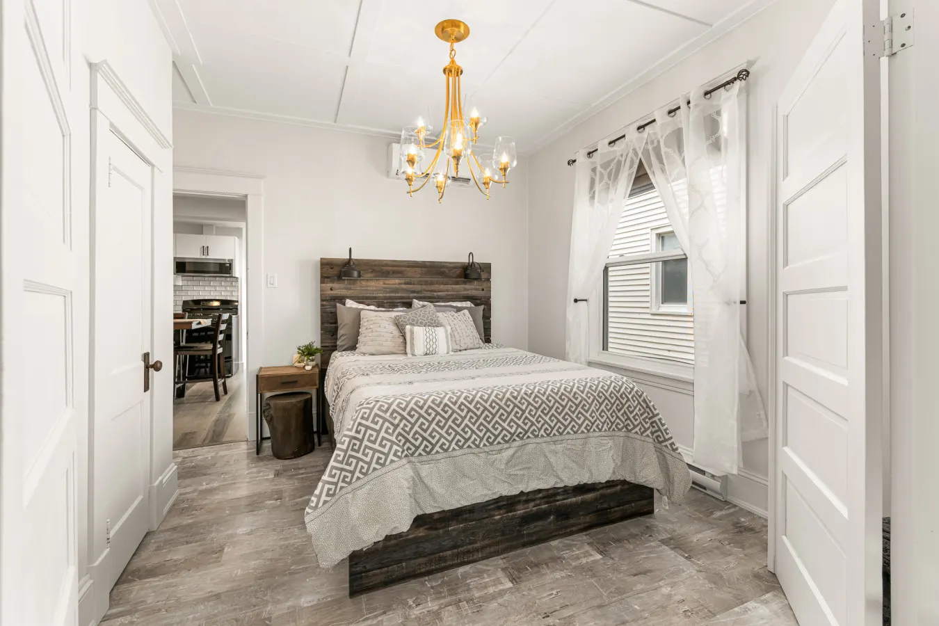 Clean & Modern 1BR 4 Guests Parking & Wi-Fi 9