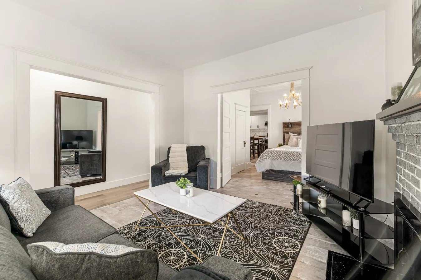 Clean & Modern 1BR 4 Guests Parking & Wi-Fi 13
