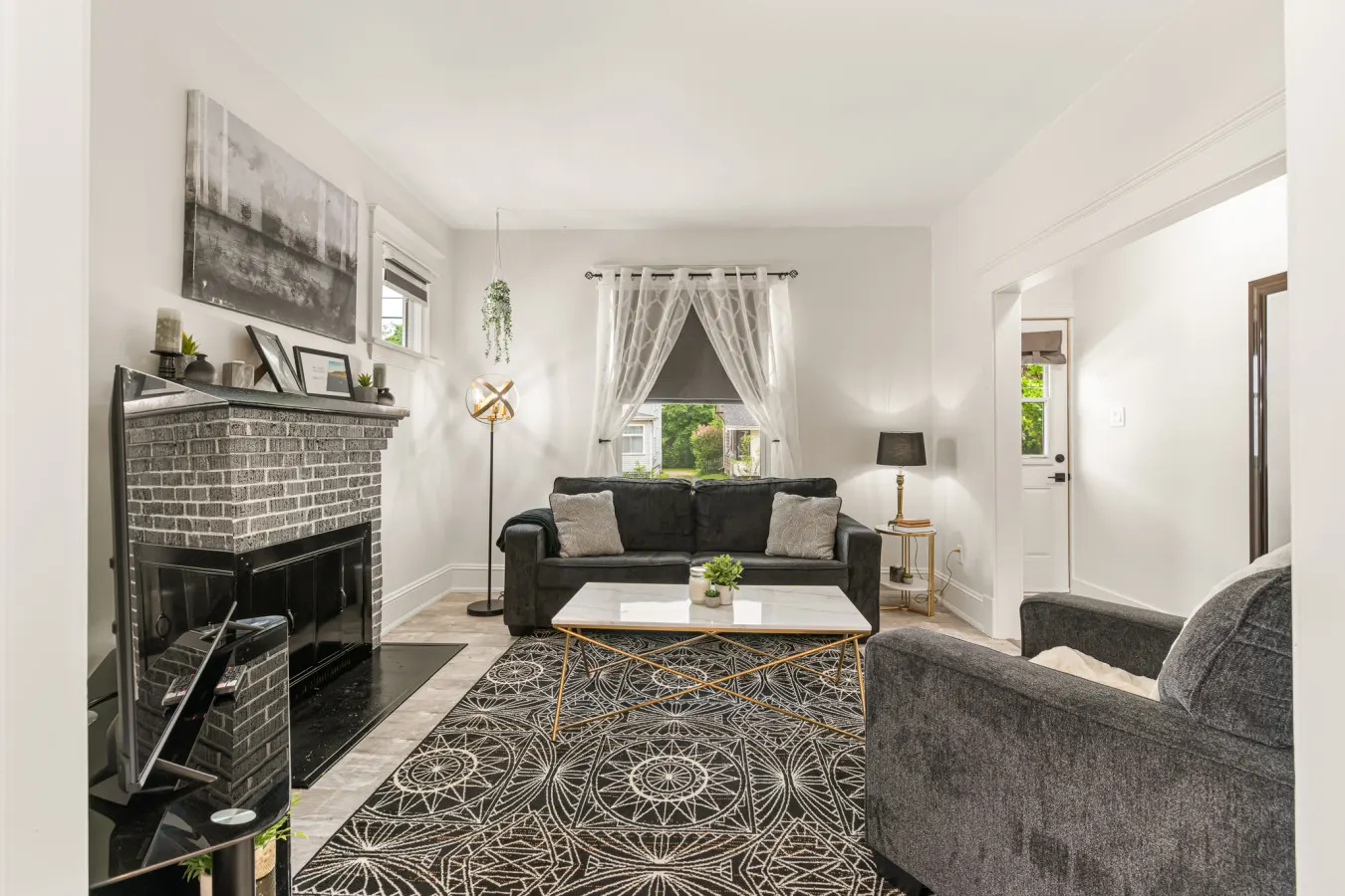 Clean & Modern 1BR 4 Guests Parking & Wi-Fi 7