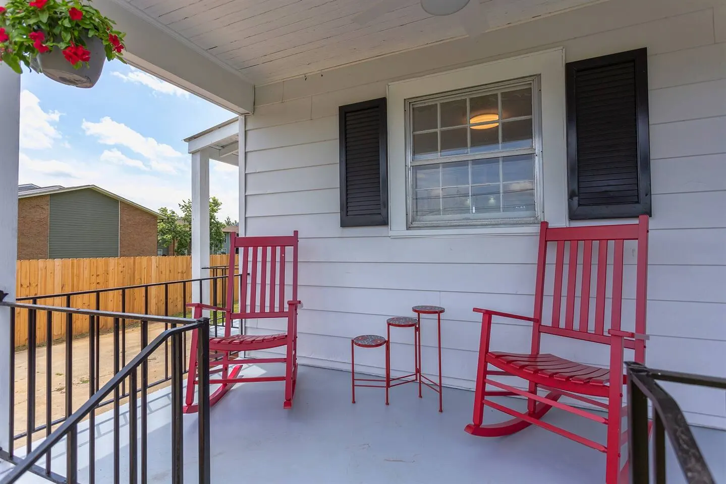 Cozy & Central Graham Escape BBQ Balcony 9