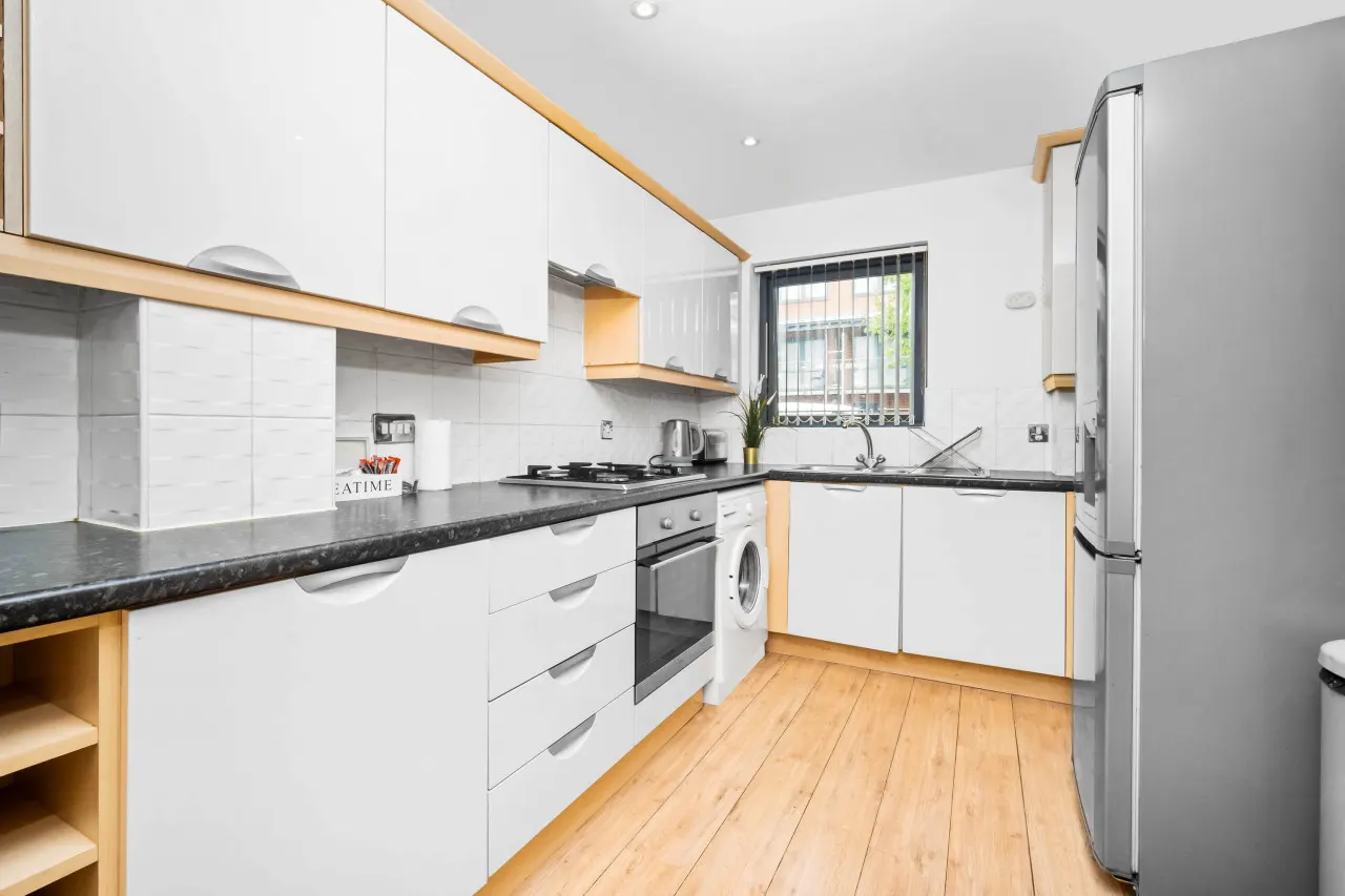 City Centre Townhouse - Garage - Parking 12