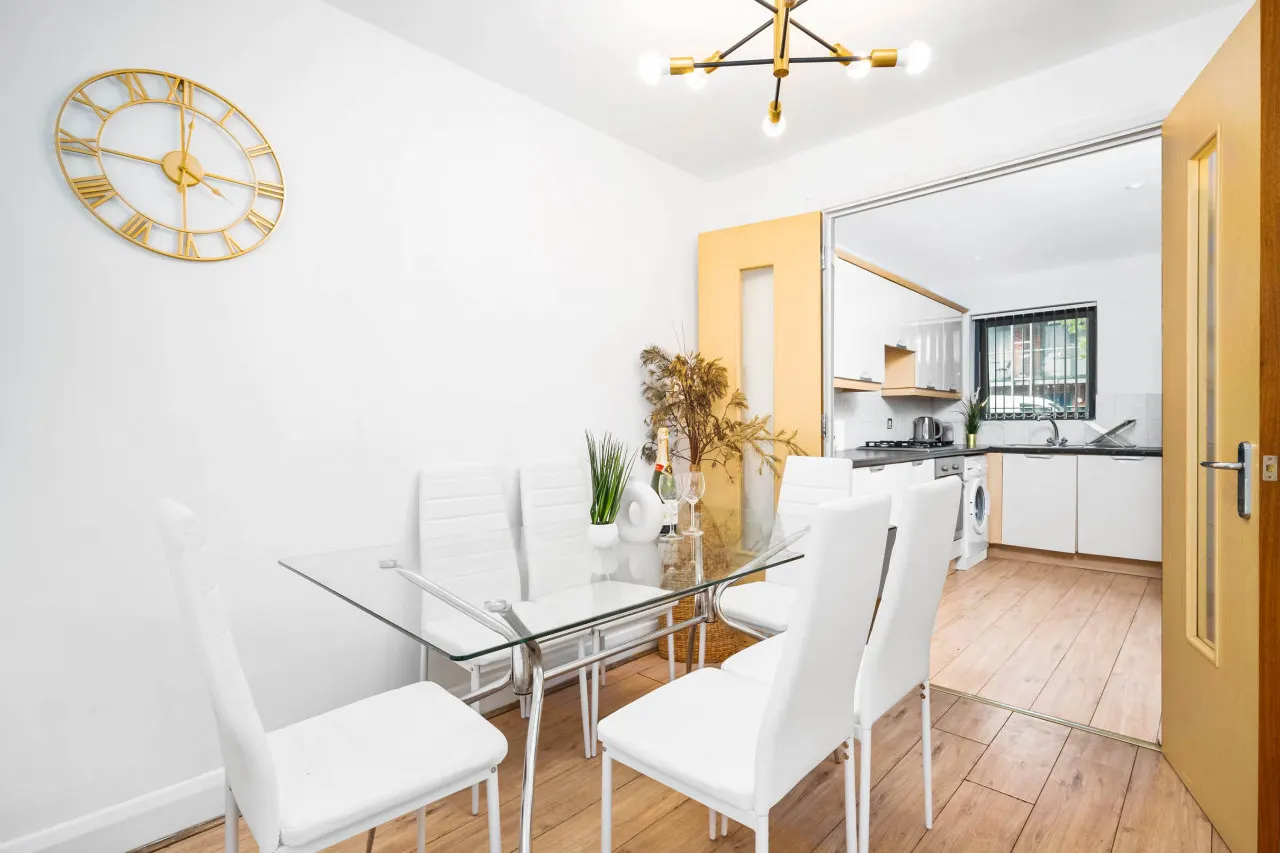 City Centre Townhouse - Garage - Parking 6