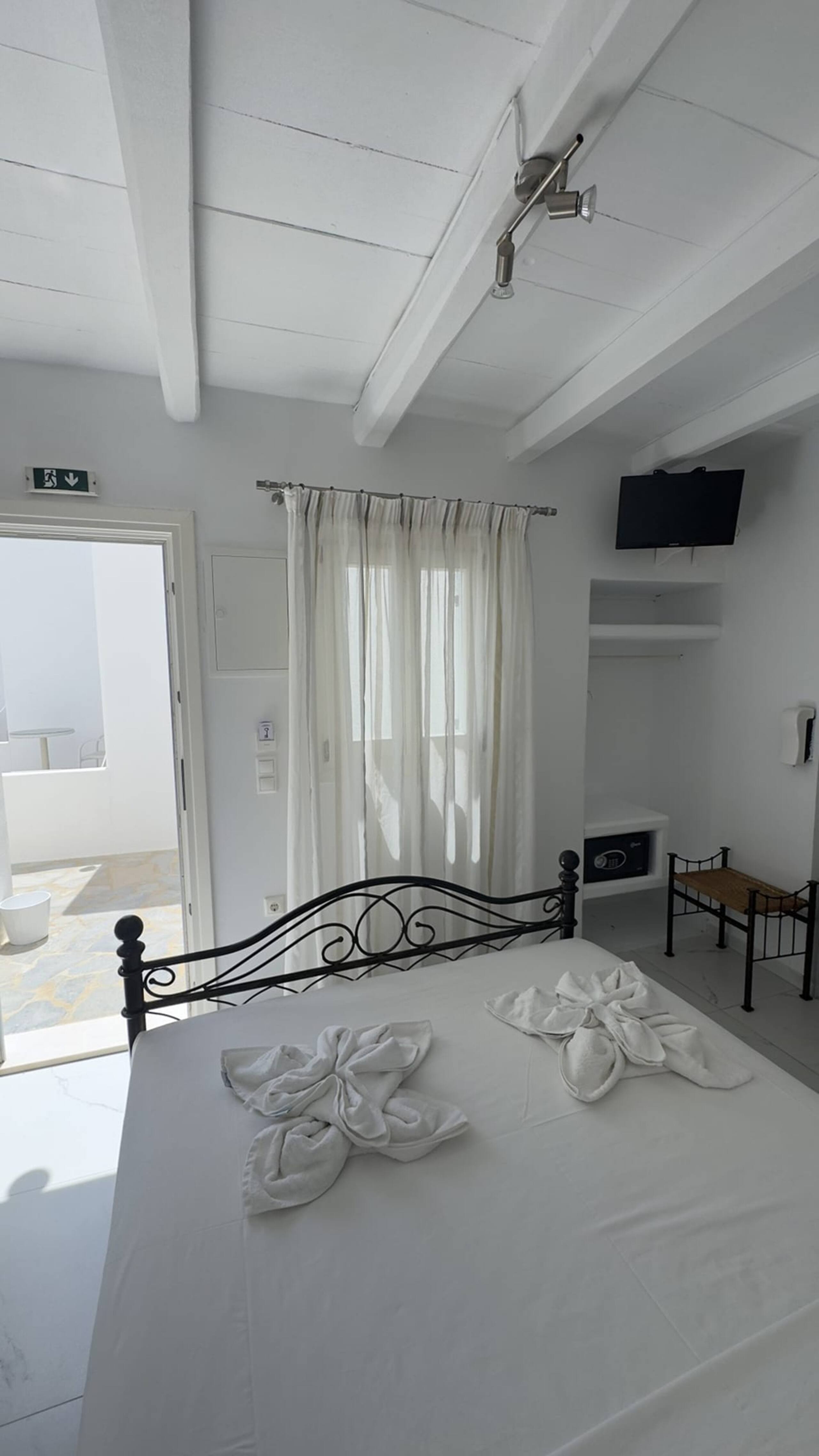 Casa Bianca Mykonos | Budget Double Room 6