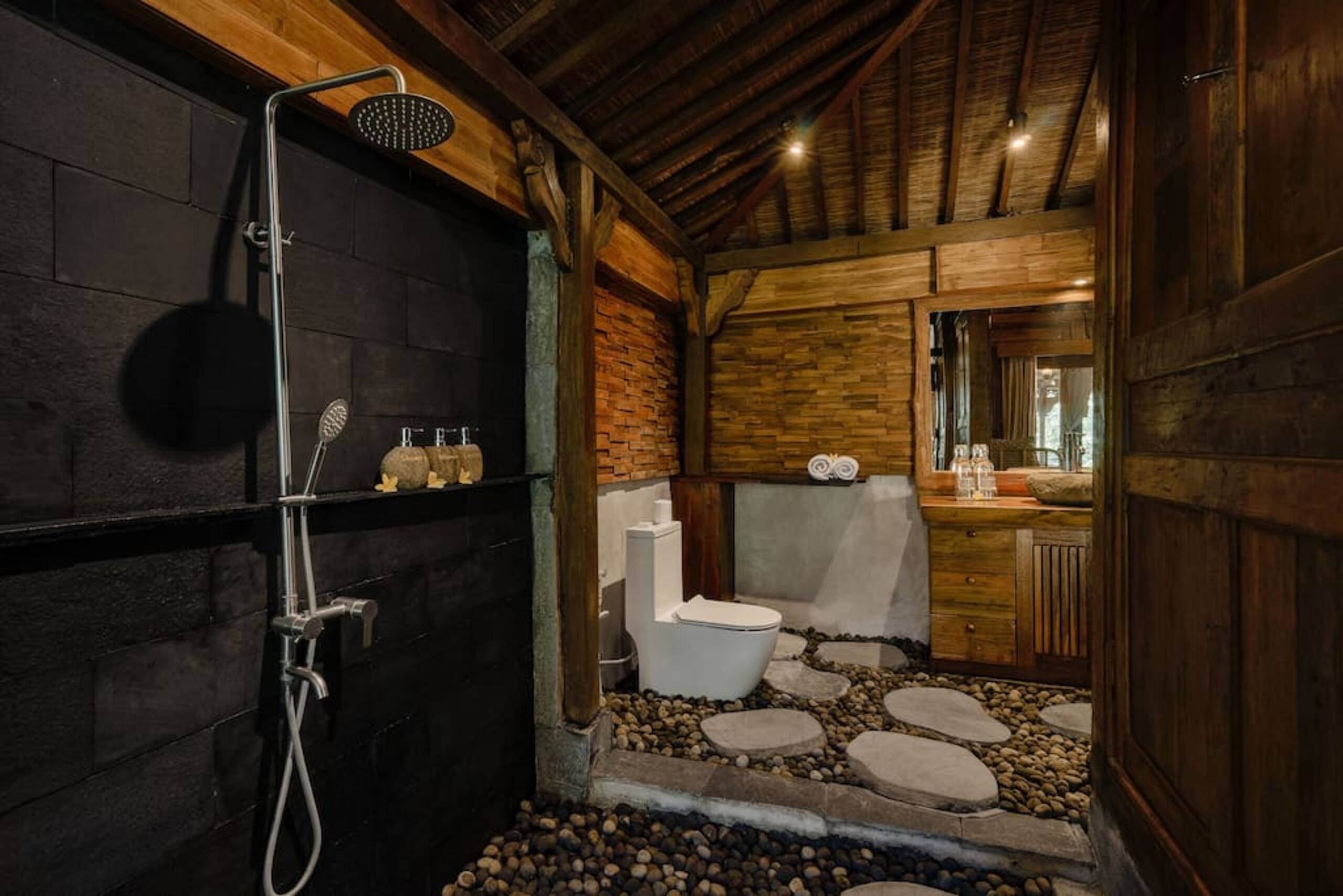 Authentic Wooden Villa in Ubud w/ Lush Jungle View 23