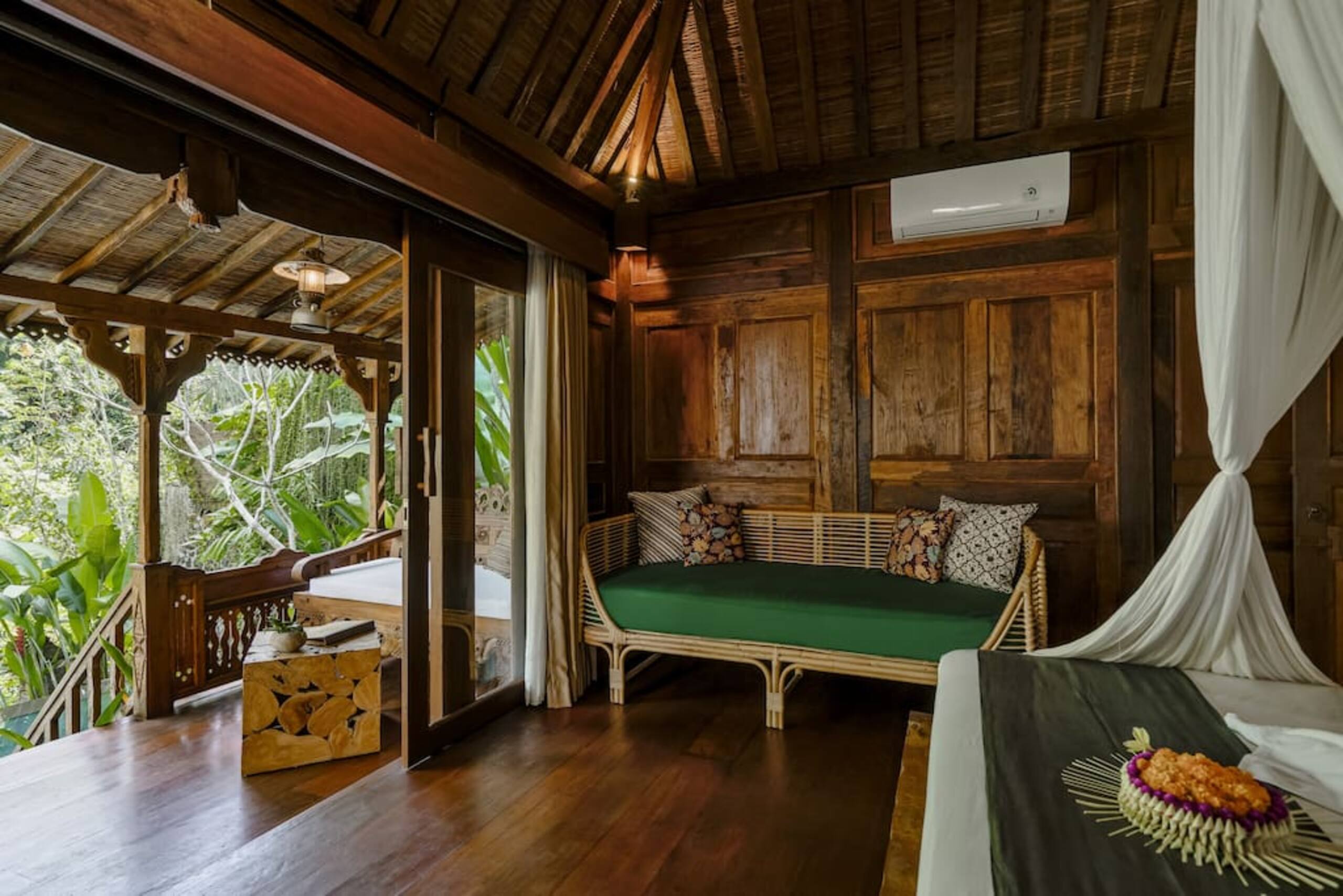 Authentic Wooden Villa in Ubud w/ Lush Jungle View 19
