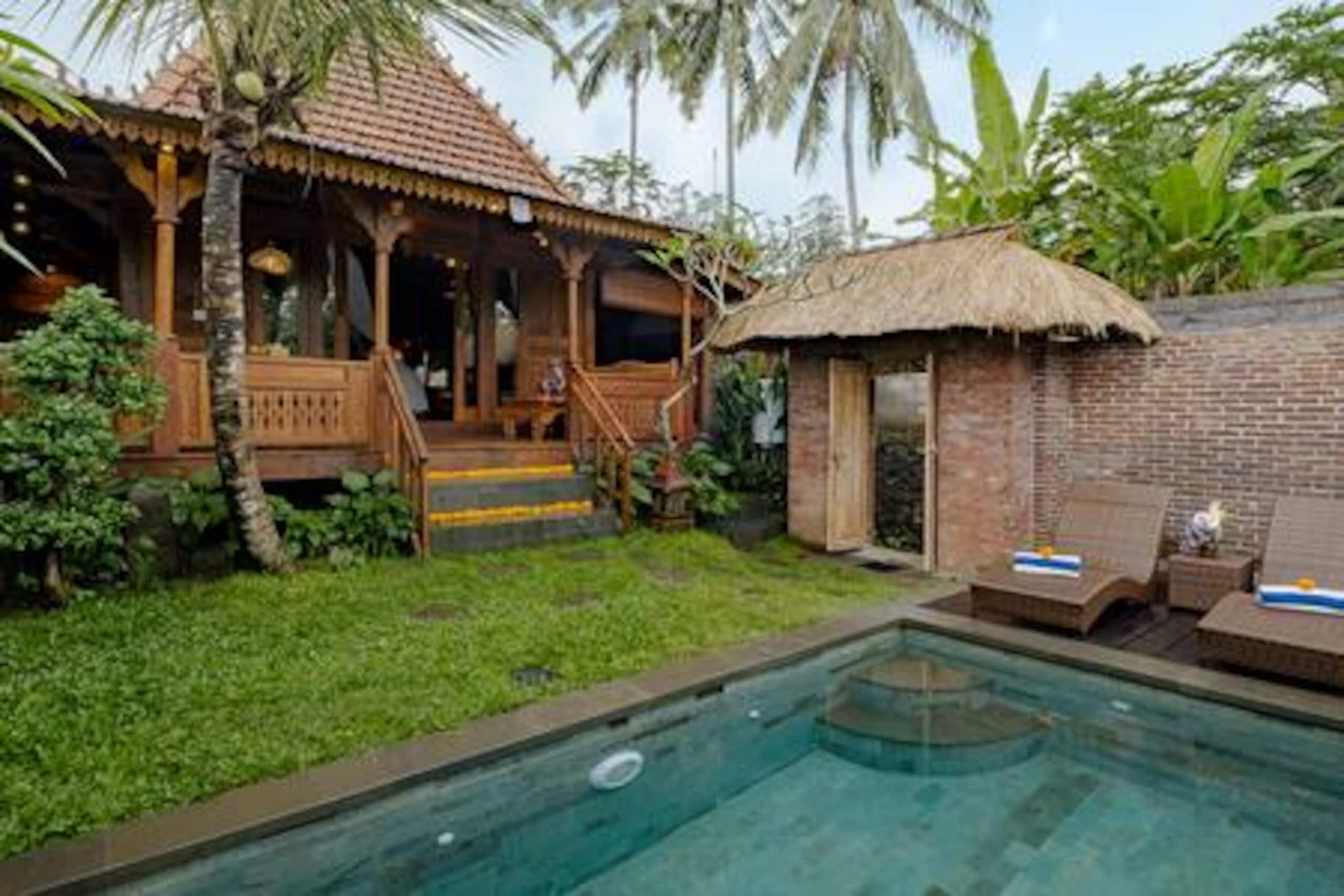 Authentic Wooden Villa in Ubud w/ Lush Jungle View 8