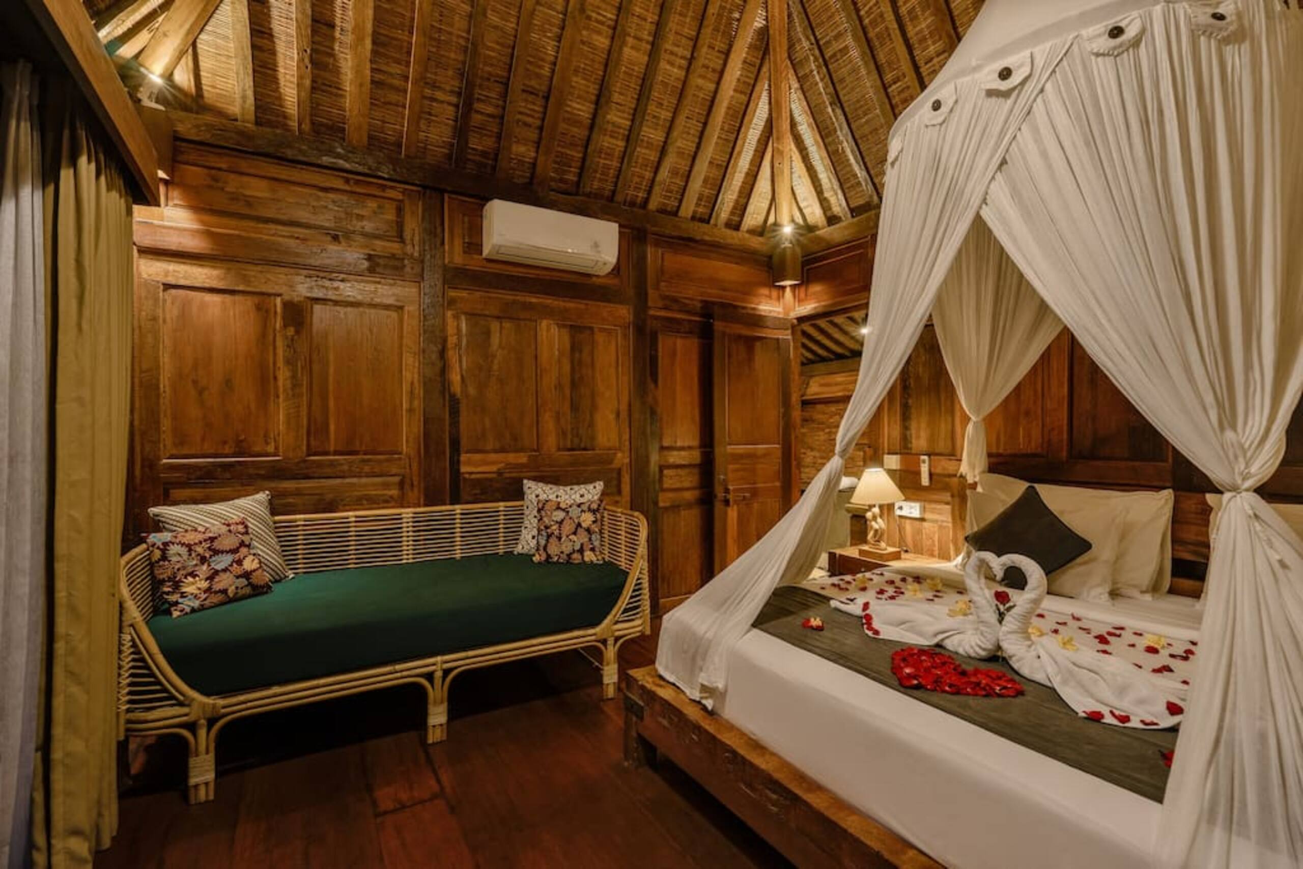 Authentic Wooden Villa in Ubud w/ Lush Jungle View 33