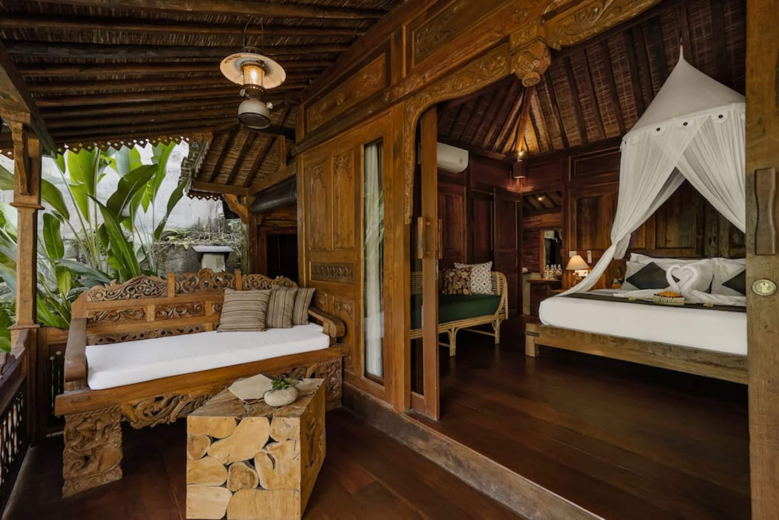 Authentic Wooden Villa in Ubud w/ Lush Jungle View 17