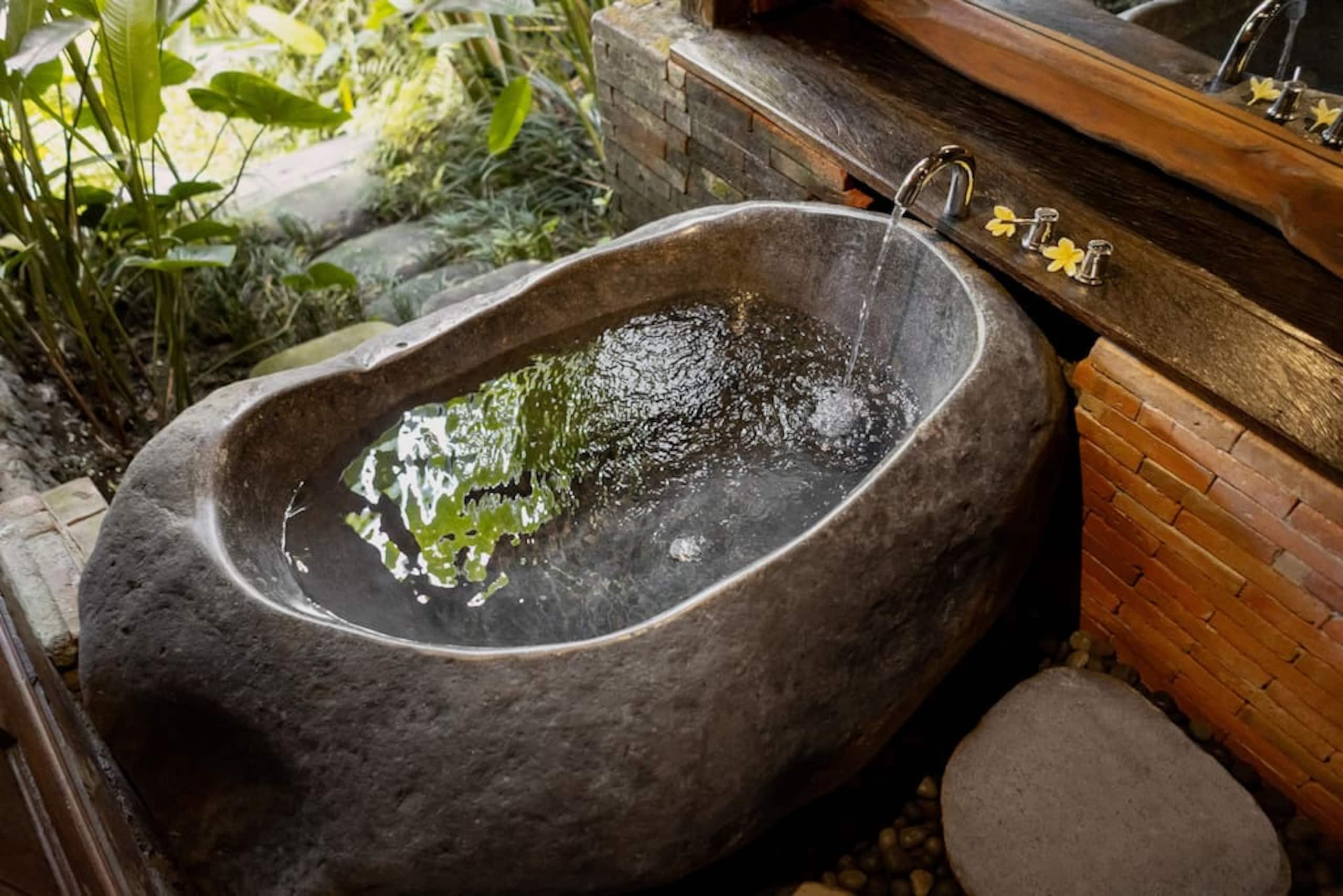 Authentic Wooden Villa in Ubud w/ Lush Jungle View 22