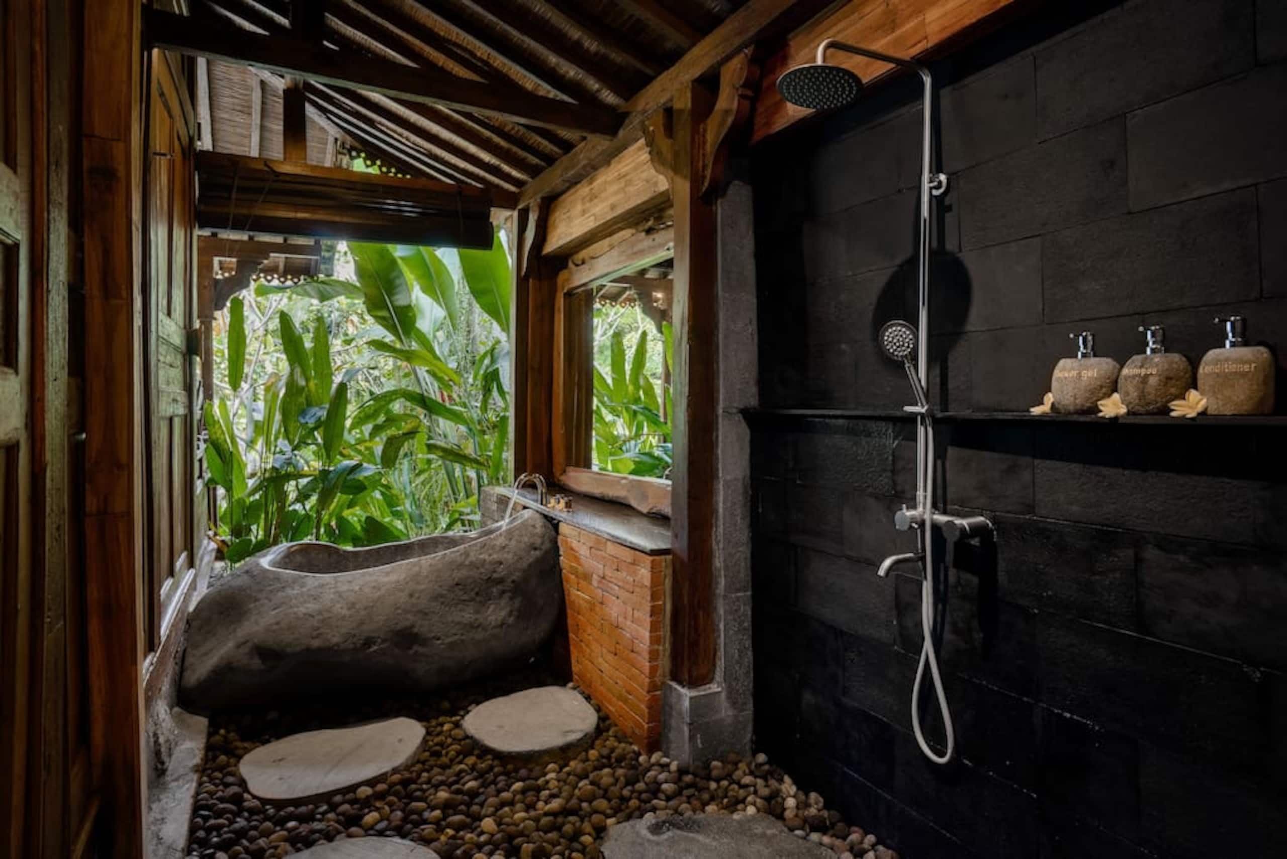Authentic Wooden Villa in Ubud w/ Lush Jungle View 21
