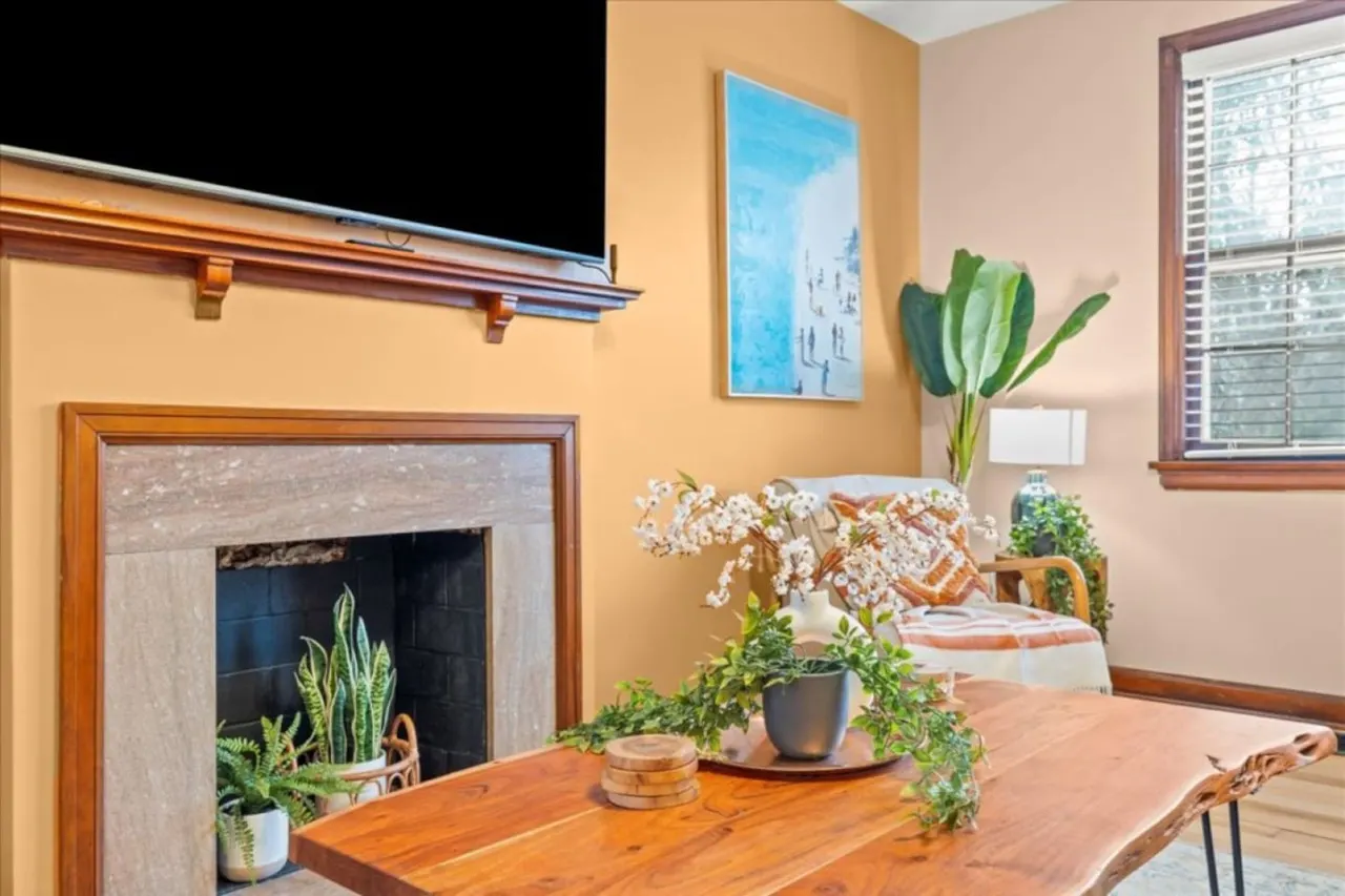 Walk to High St Free Parking & Private Backyard 11