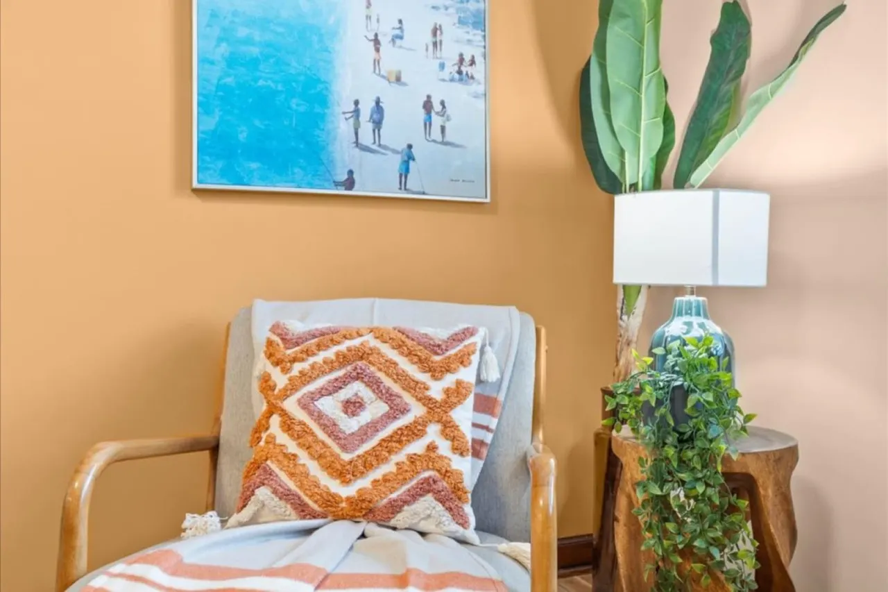Walk to High St Free Parking & Private Backyard 12