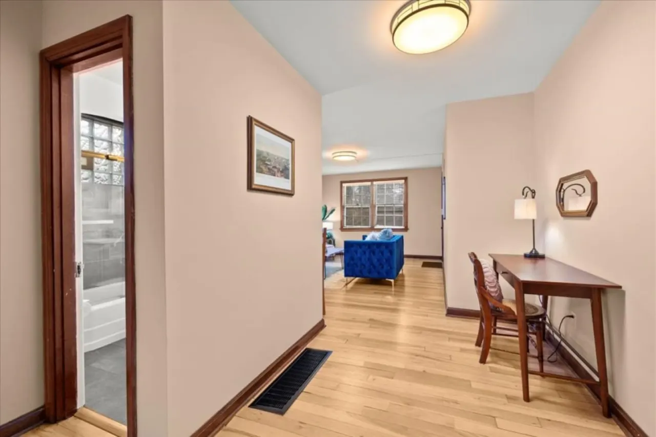 Walk to High St Free Parking & Private Backyard 14