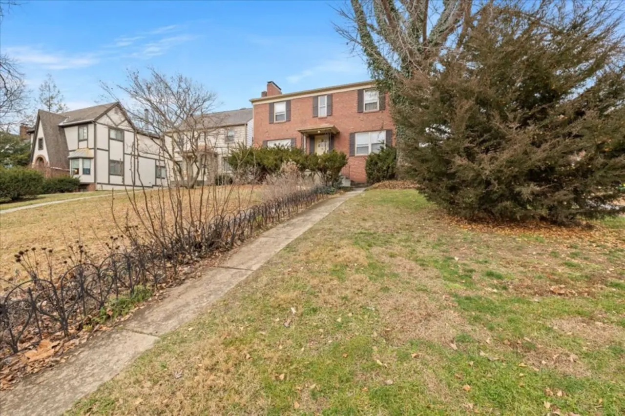 Walk to High St Free Parking & Private Backyard 8