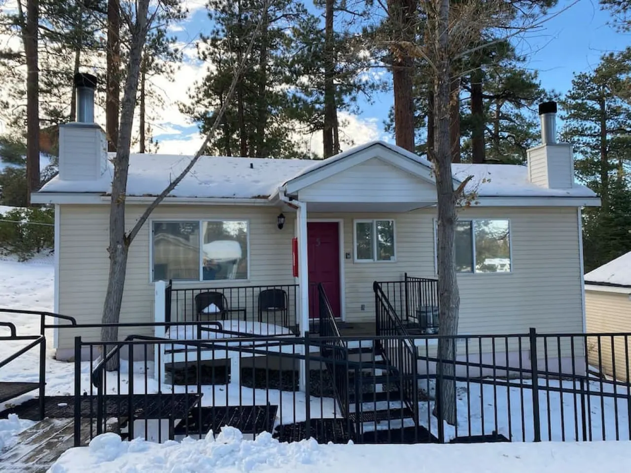 Cozy Lake-View Lodge #5 ( 2 BR near The Village)