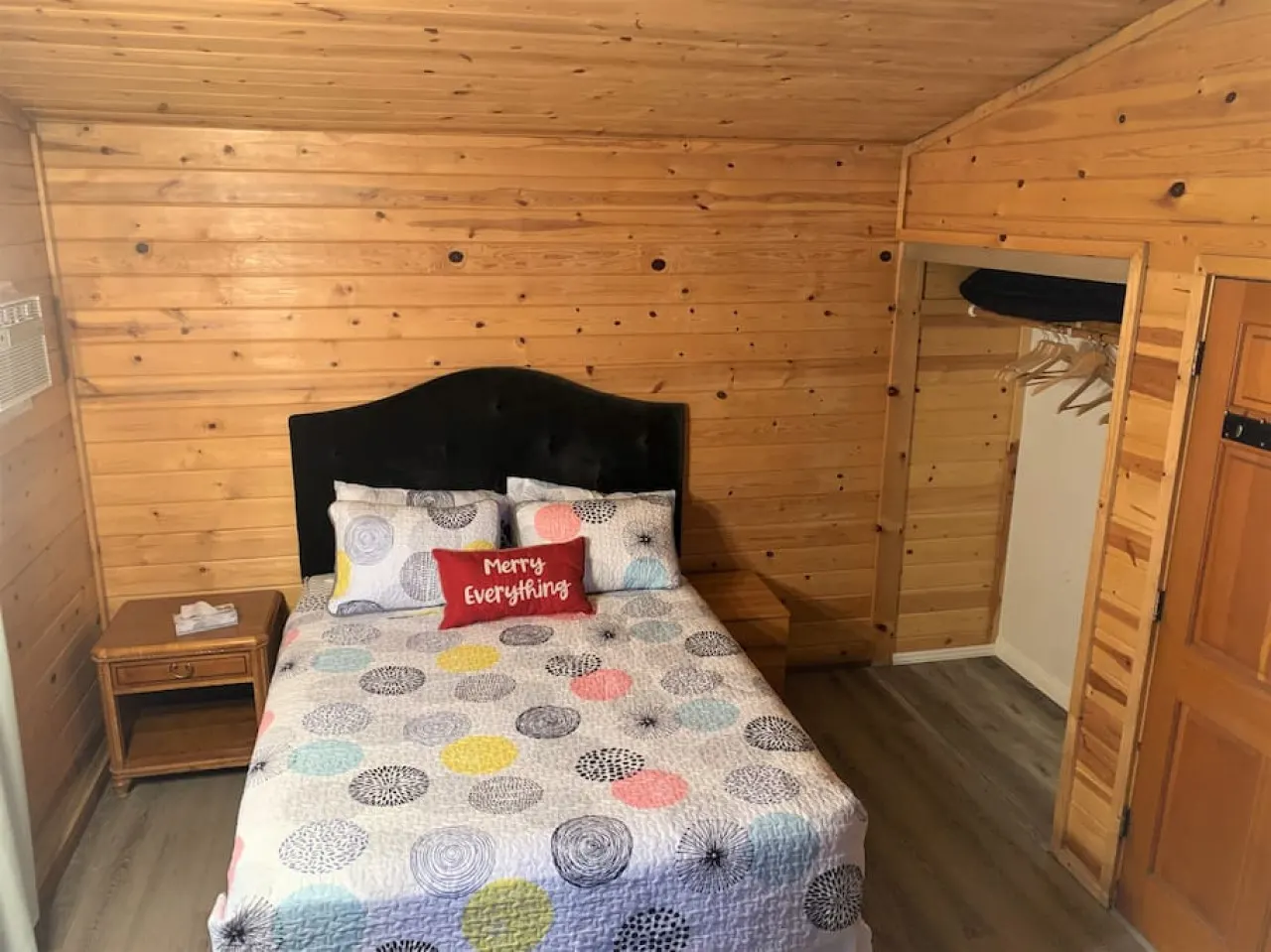 Cozy Lake-View Lodge #5 ( 2 BR near The Village) 2