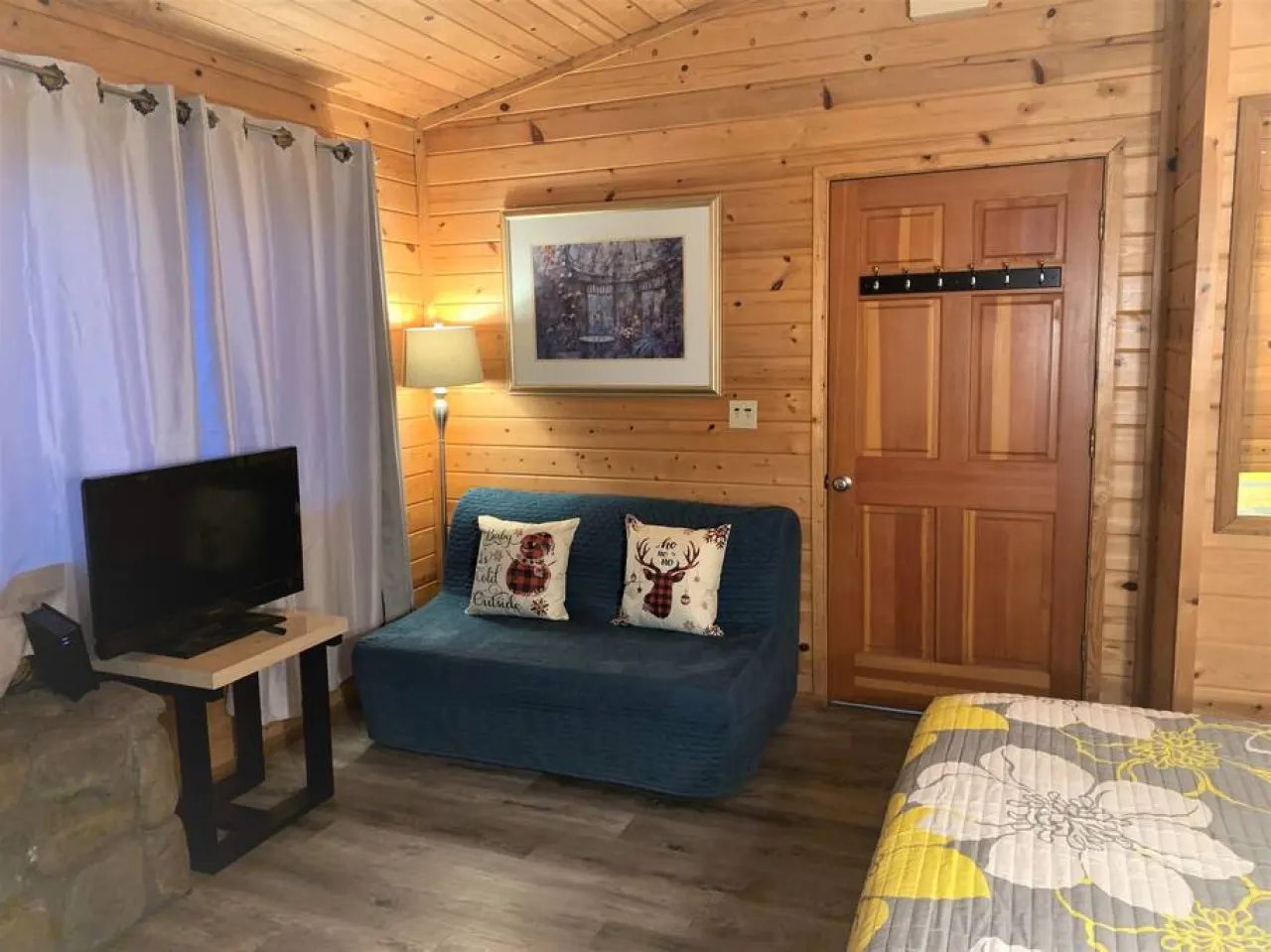 Cozy Lake-View Lodge #5 ( 2 BR near The Village) 9