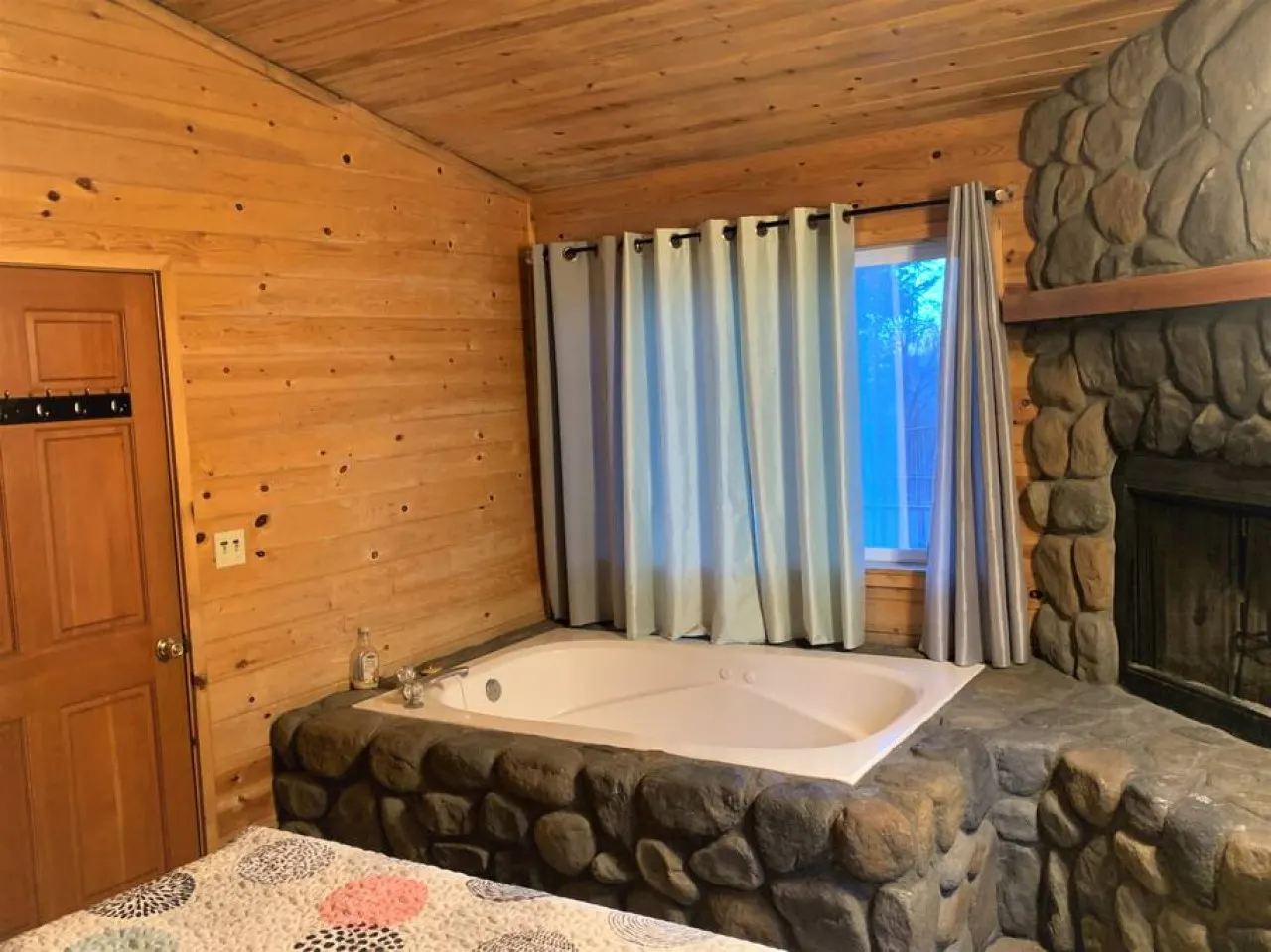 Cozy Lake-View Lodge #5 ( 2 BR near The Village) 3