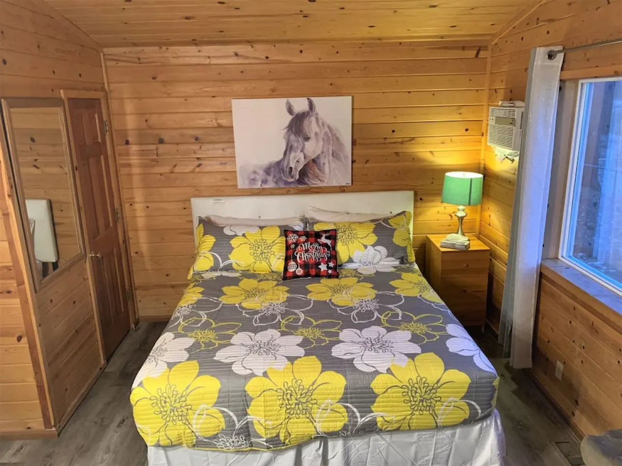 Cozy Lake-View Lodge #5 ( 2 BR near The Village) 7