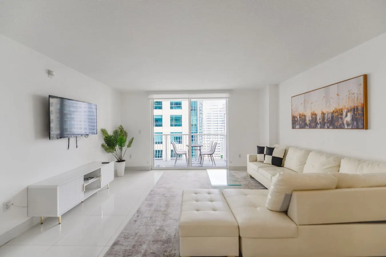 Beautiful Brickell Condo + Balcony/Free Parking