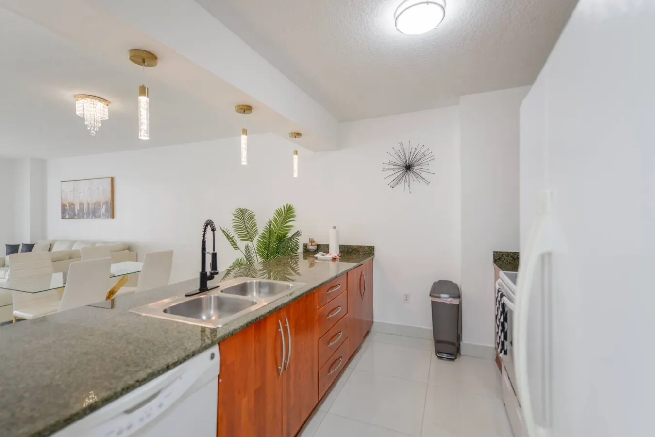 Beautiful Brickell Condo + Balcony/Free Parking 10