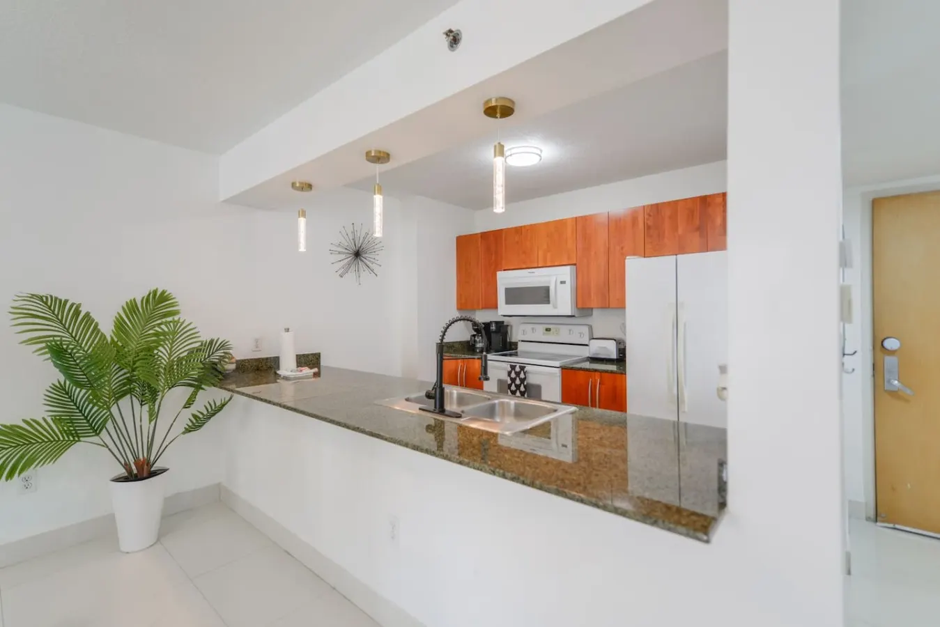Beautiful Brickell Condo + Balcony/Free Parking 11