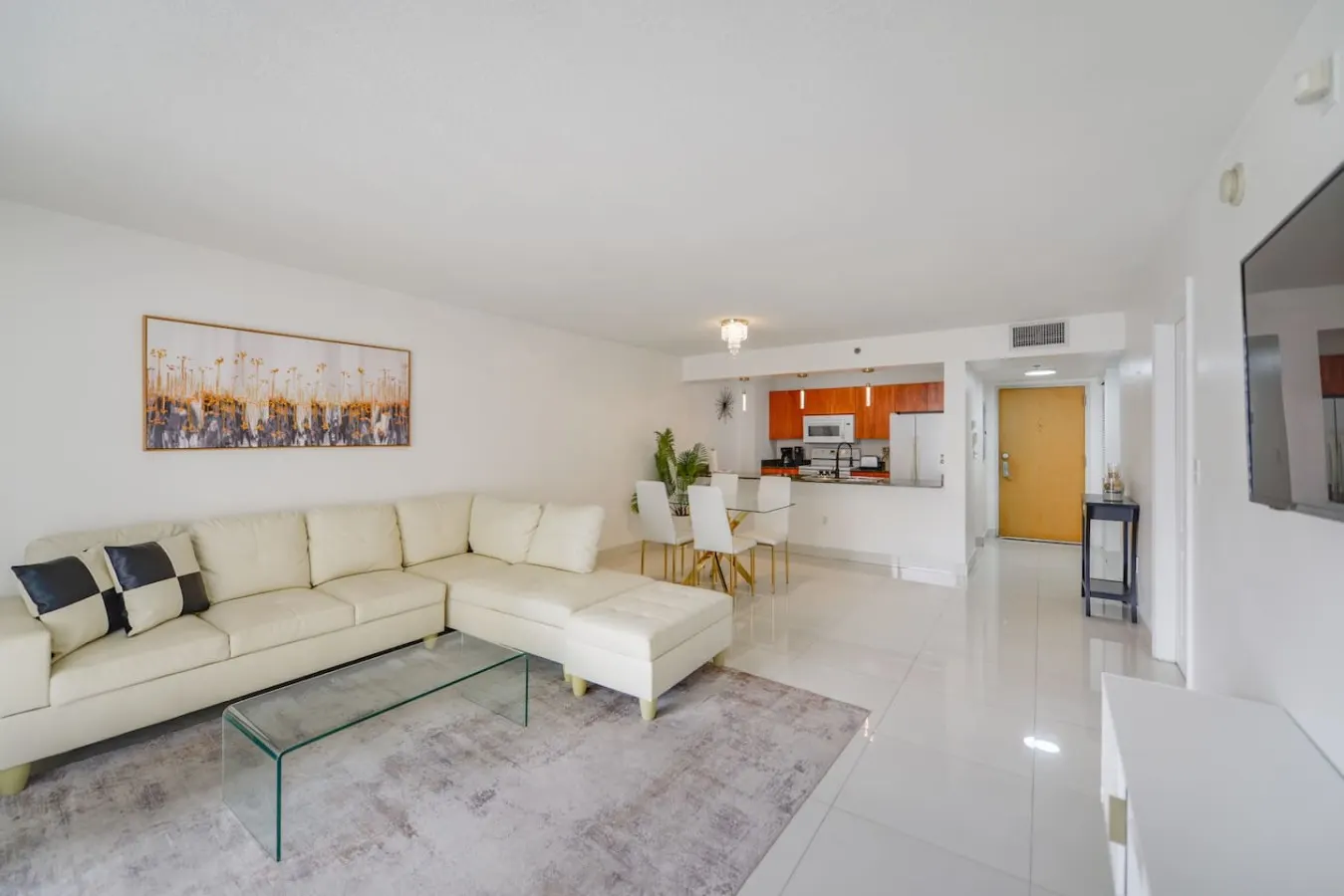 Beautiful Brickell Condo + Balcony/Free Parking — photo 3