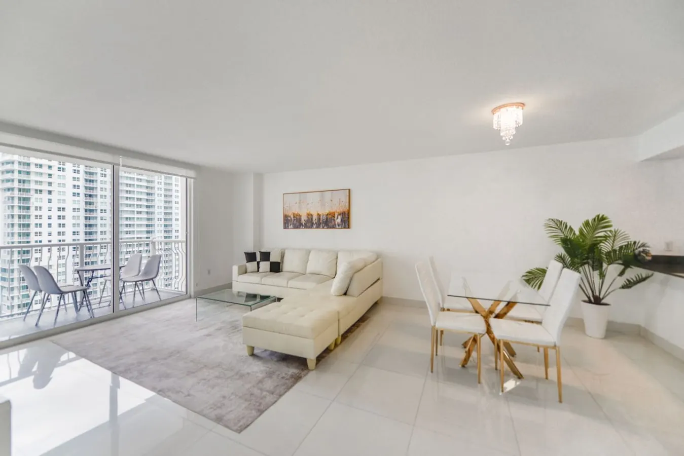 Beautiful Brickell Condo + Balcony/Free Parking — photo 5