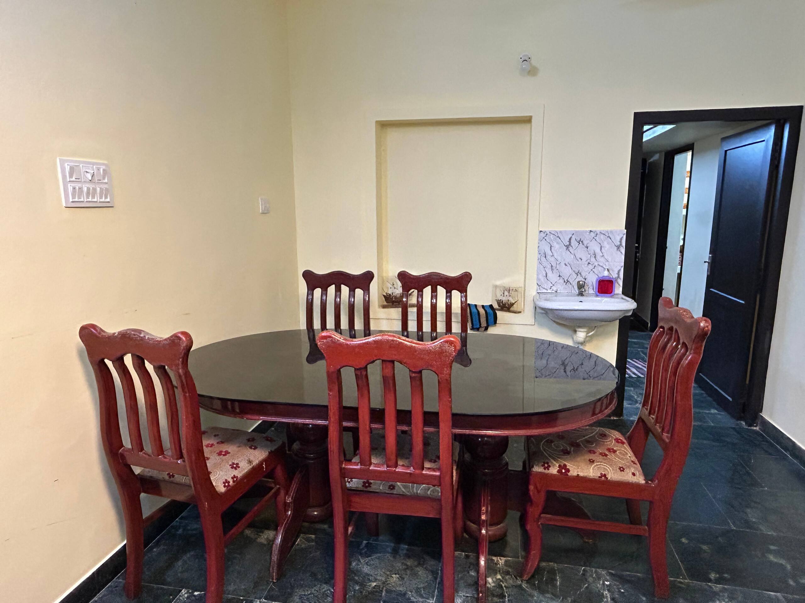 Bluebell A –Ground Floor Stay, 3 Bedrooms +Kitchen 4