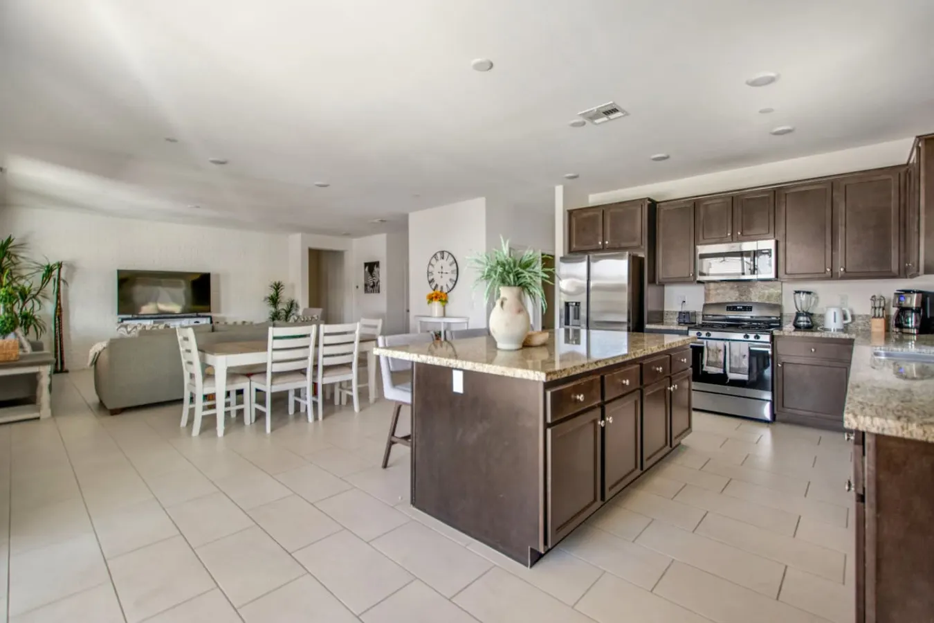 Indio Wordsworth - Pool, BBQ, Games, Fire Pit 10