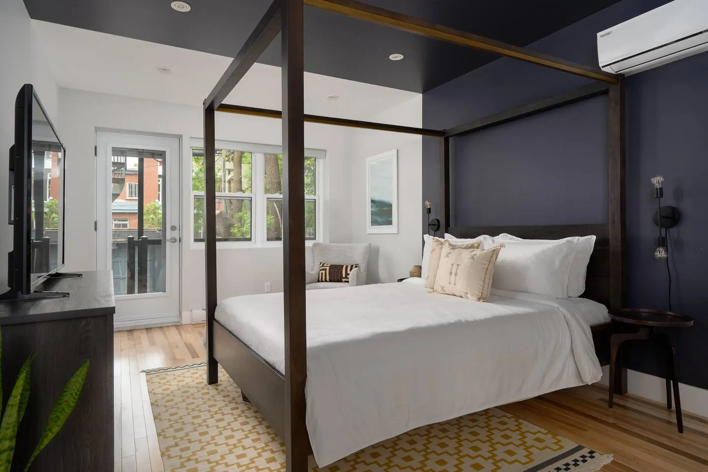 Cozy Renovated Studio near McGill & Festivals