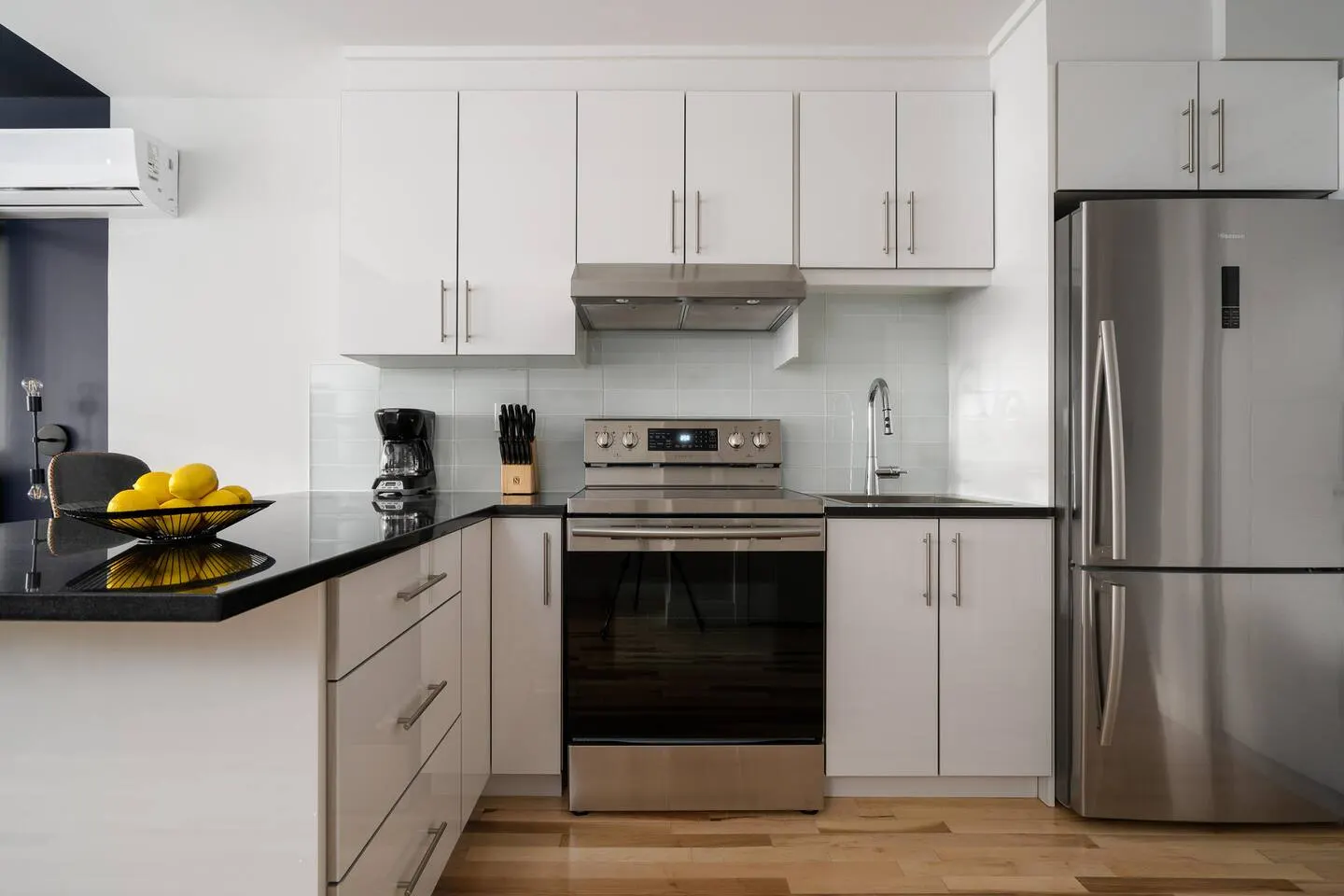 Cozy Renovated Studio near McGill & Festivals 3