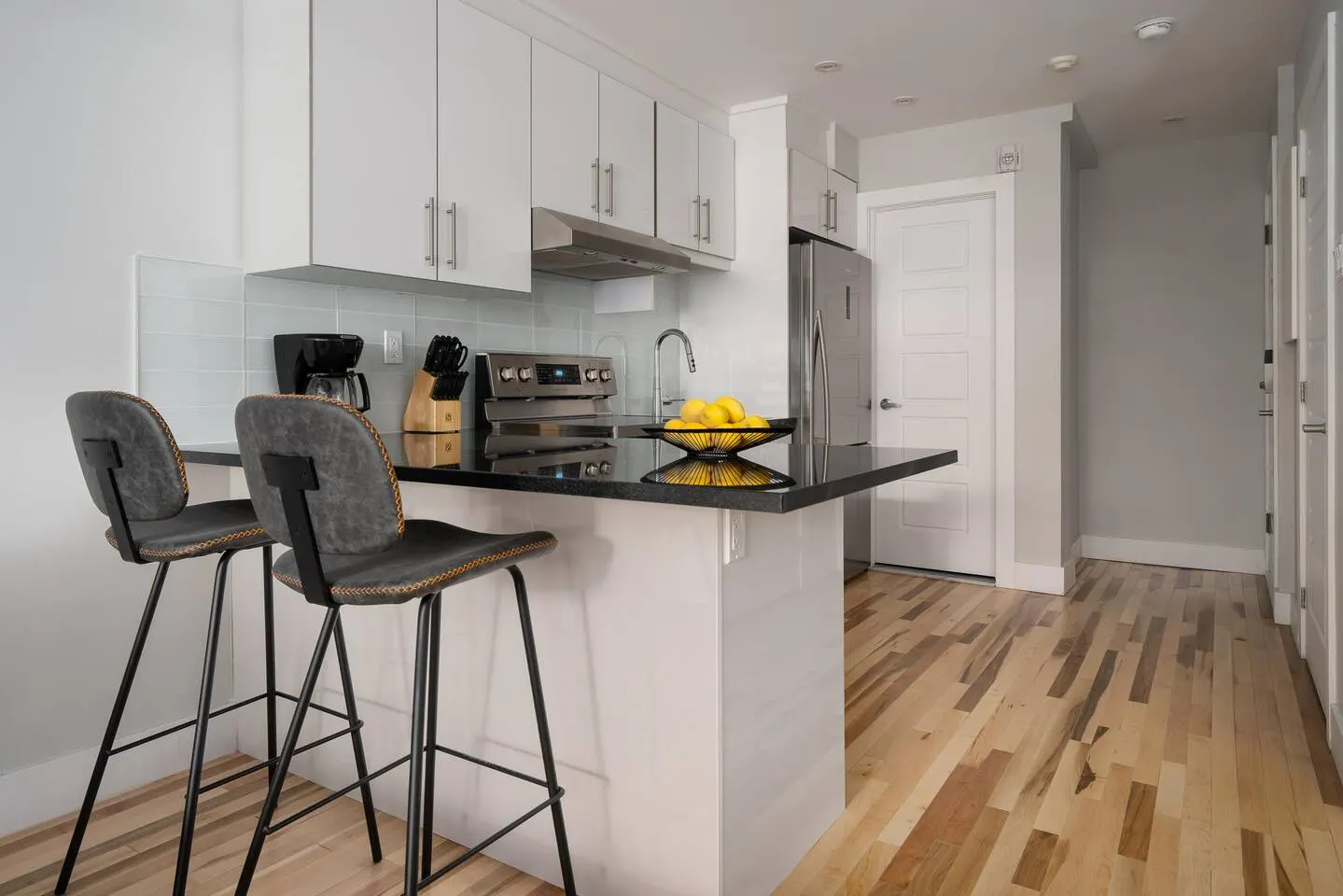 Cozy Renovated Studio near McGill & Festivals 4