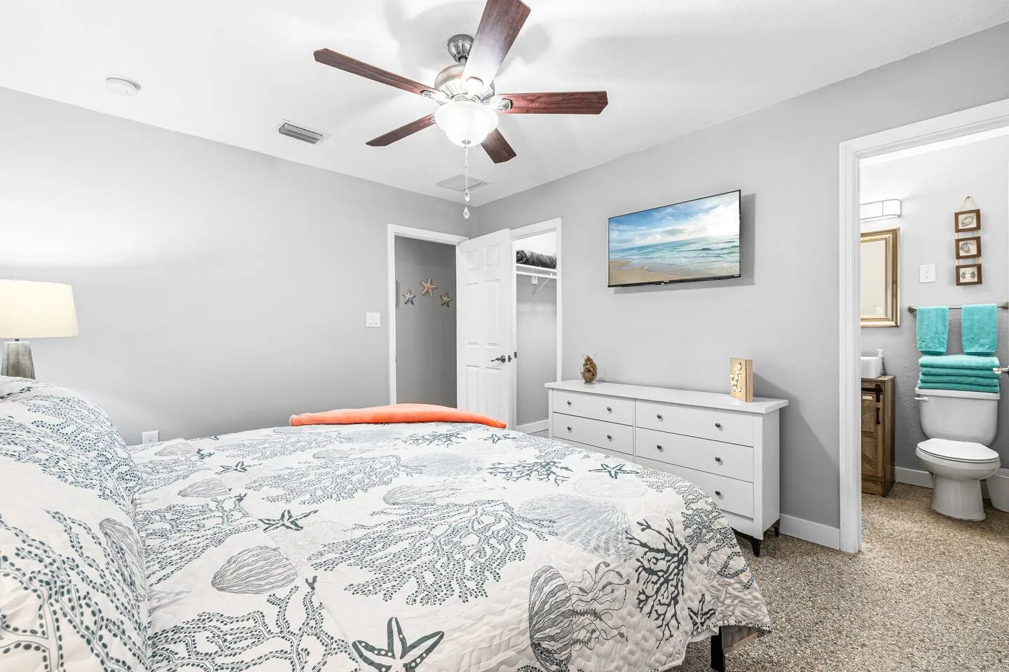 3BR Madeira Beach Getaway Walk to Gulf Dogs OK 17