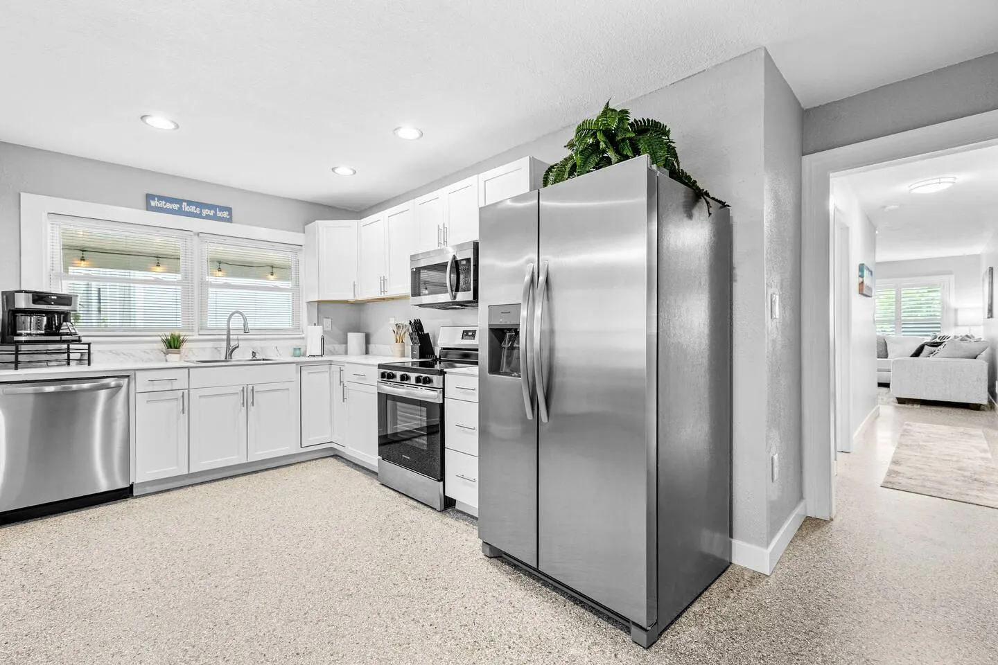 3BR Madeira Beach Getaway | Walk to Gulf | Dogs OK — photo 3