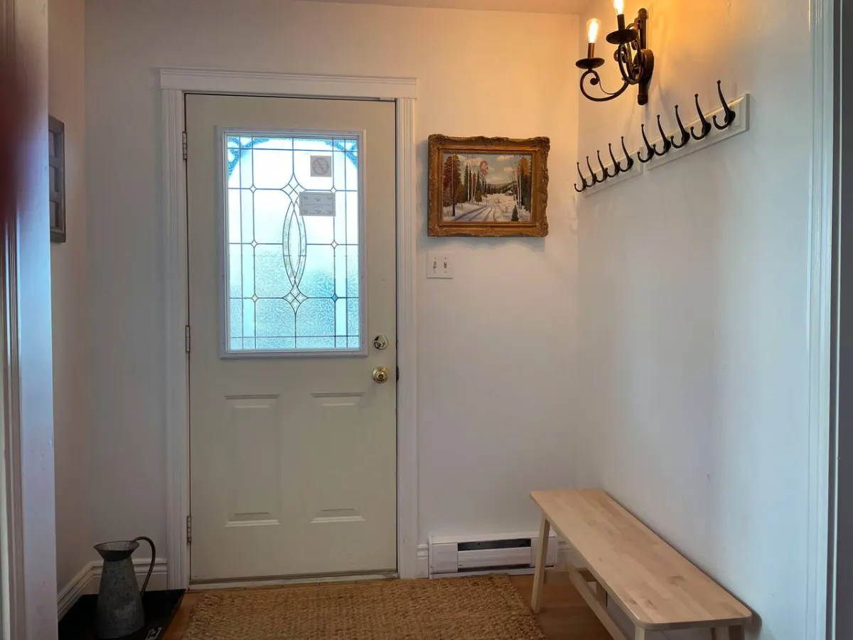 Relax in Style & Comfort in Prince Edward County! One beach pass is included! 9