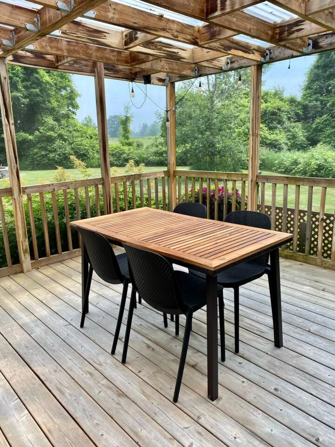 Relax in Style & Comfort in Prince Edward County! One beach pass is included! 10