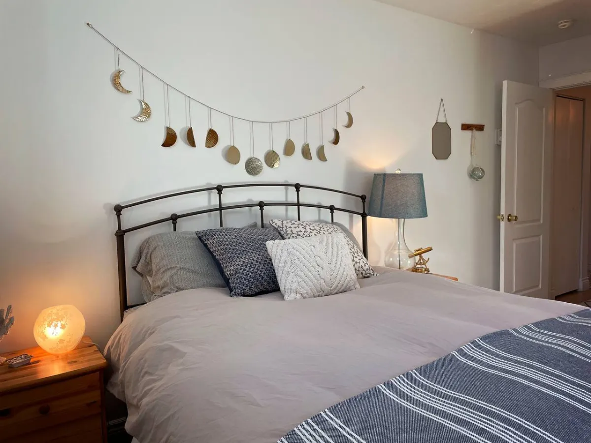 Relax in Style & Comfort in Prince Edward County! One beach pass is included! 6