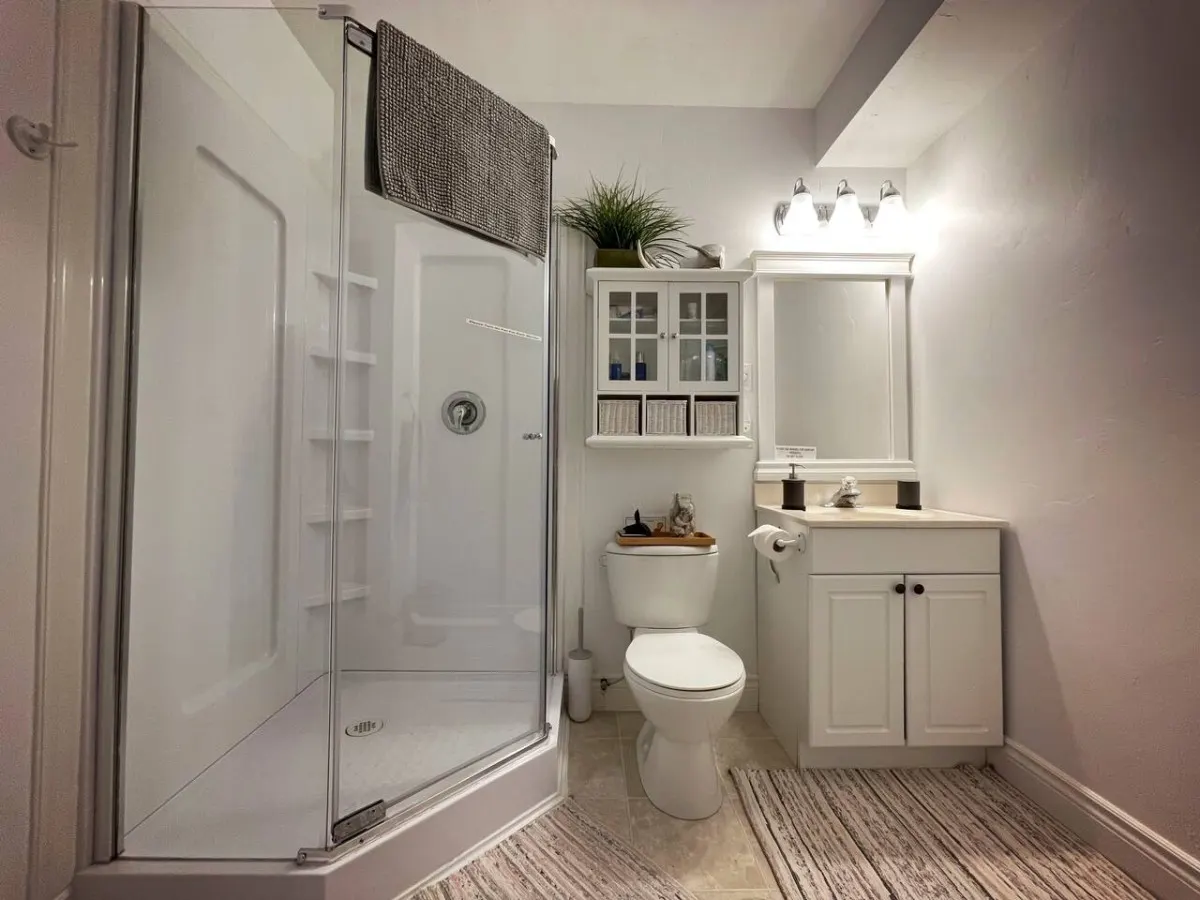 Relax in Style & Comfort in Prince Edward County! One beach pass is included! 7