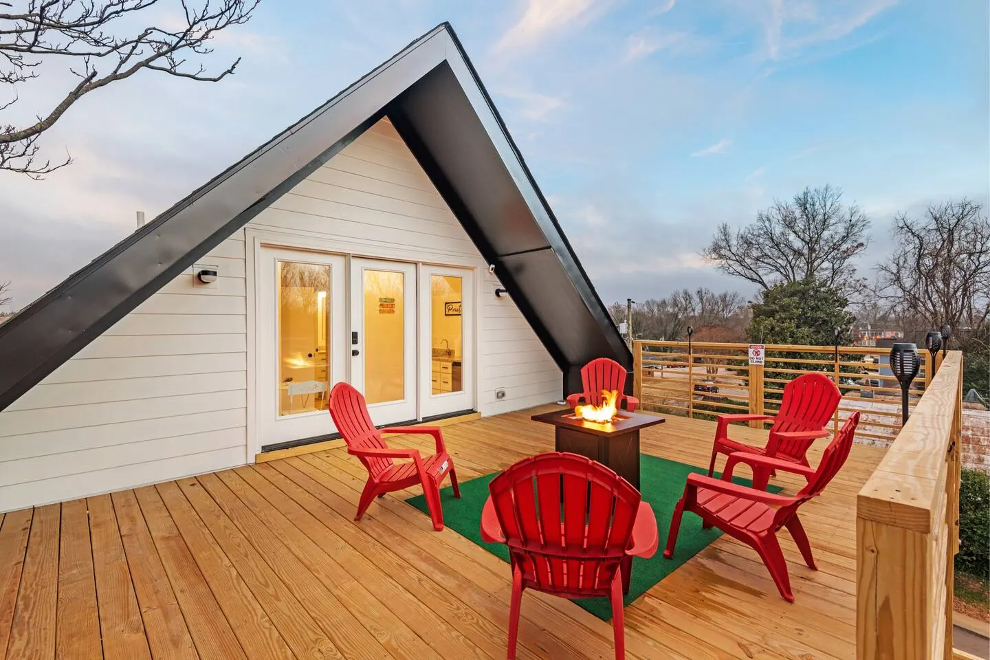 Sky Deck - New Build - Downtown - Fenced - FirePit 12