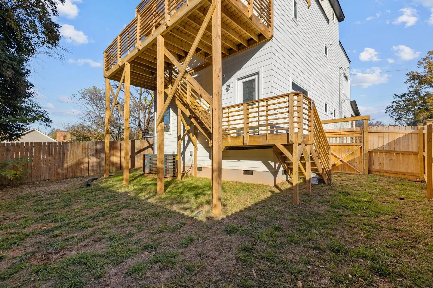 Sky Deck - New Build - Downtown - Fenced - FirePit 15