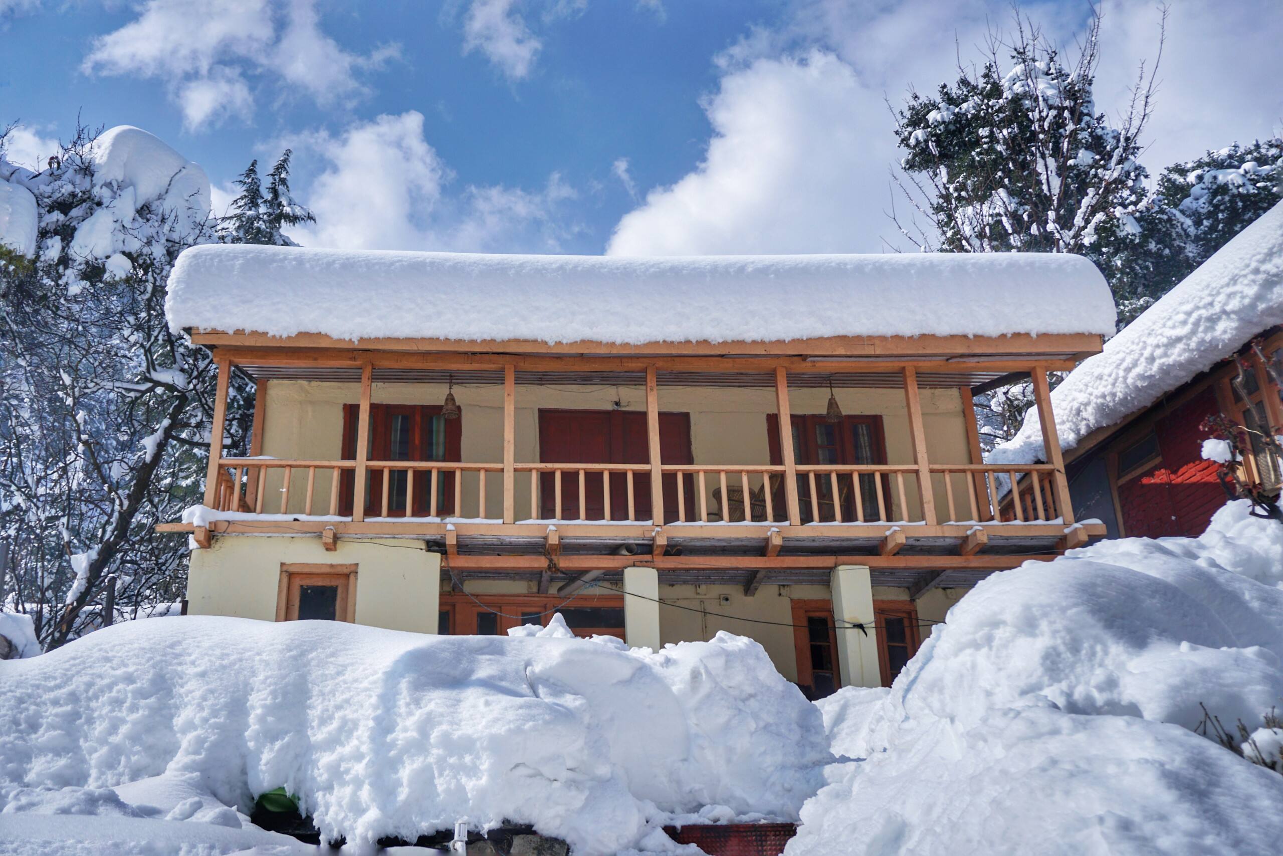 The Pahadi Studio ~Rustic Himalayan Wooden Home~ 17