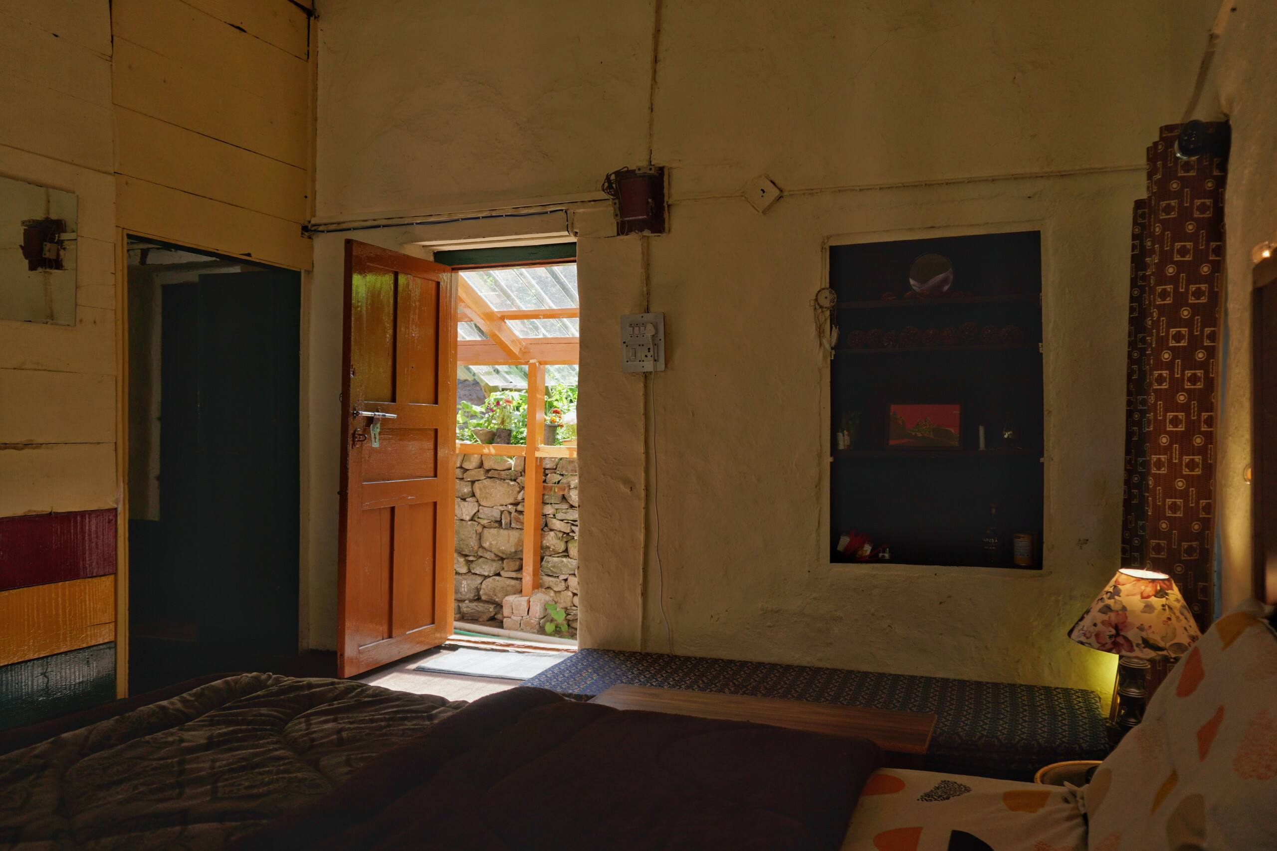 The Pahadi Studio ~Rustic Himalayan Wooden Home~ 10