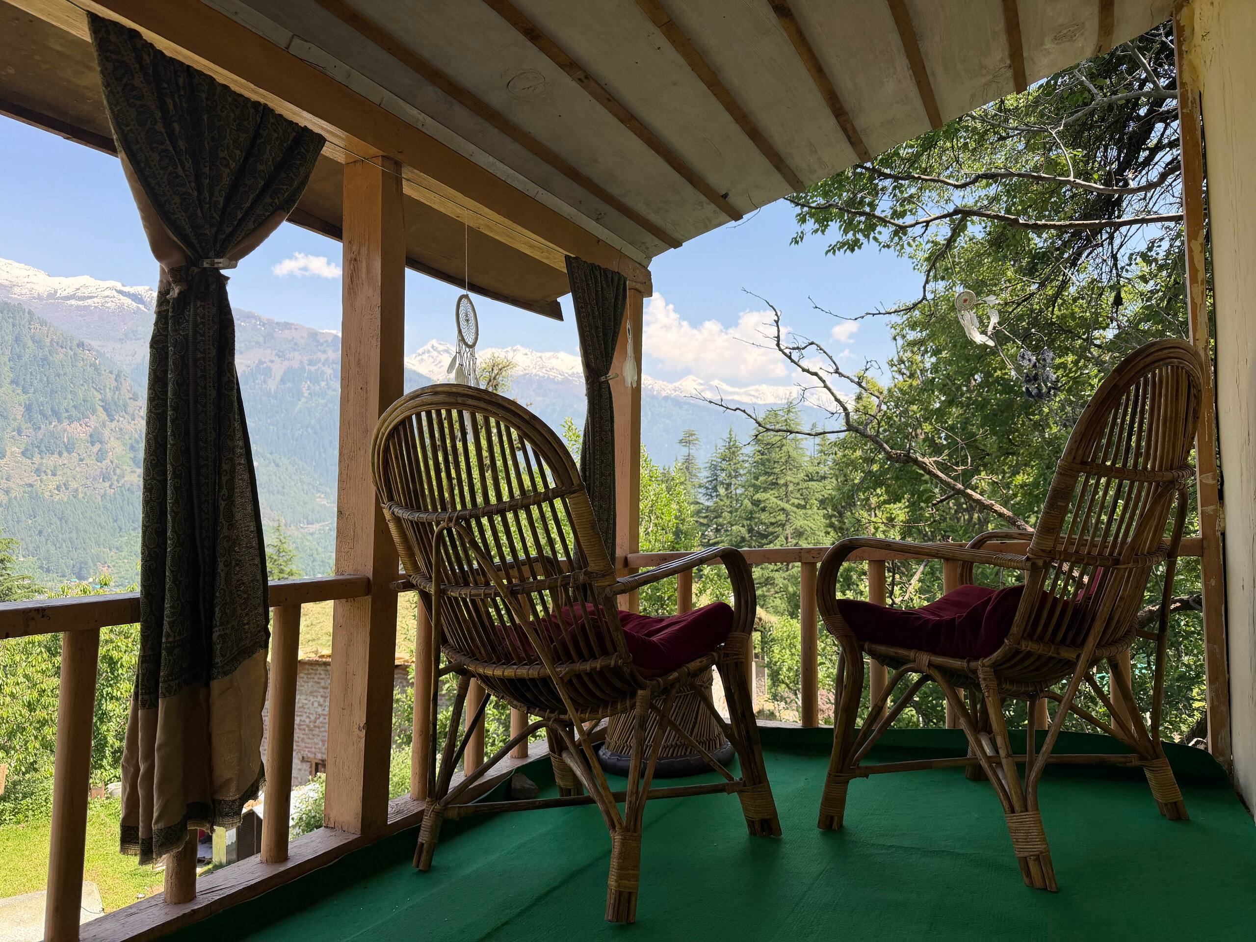 The Pahadi Studio ~Rustic Himalayan Wooden Home~ 13