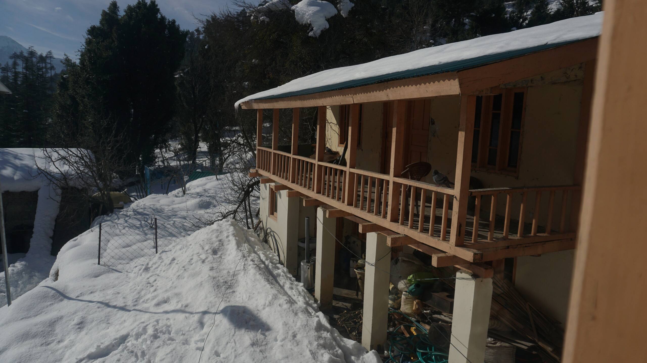 The Pahadi Studio ~Rustic Himalayan Wooden Home~ 21