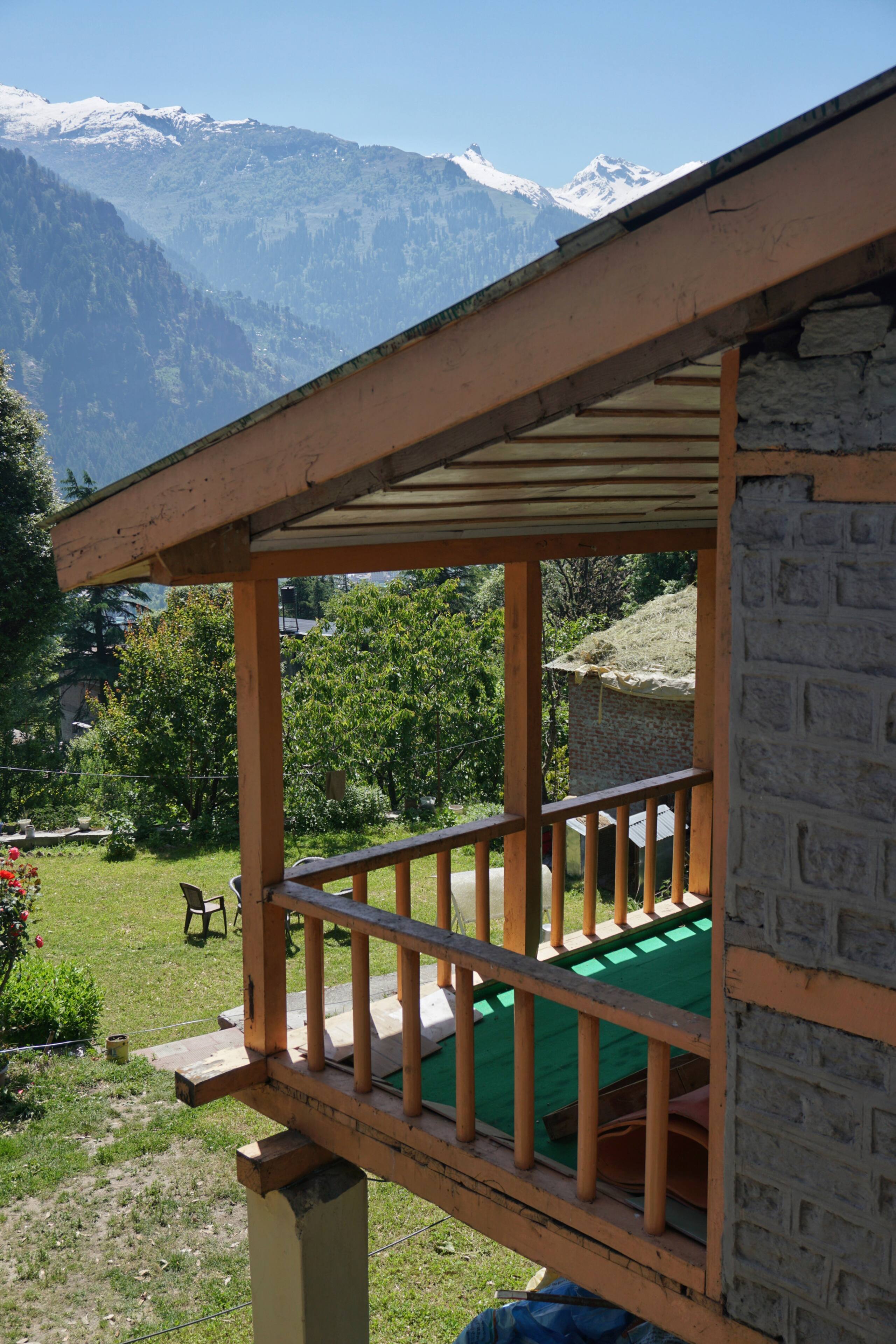 The Pahadi Studio ~Rustic Himalayan Wooden Home~ 22