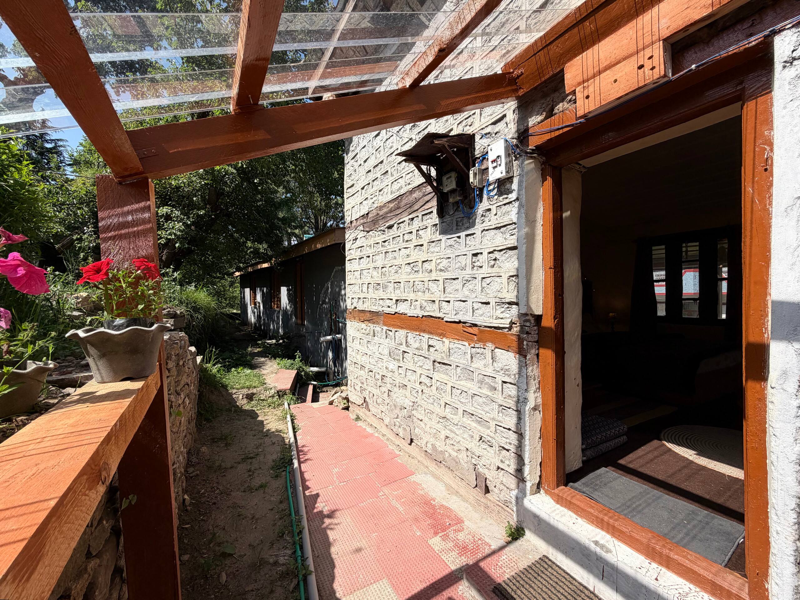The Pahadi Studio ~Rustic Himalayan Wooden Home~ 18