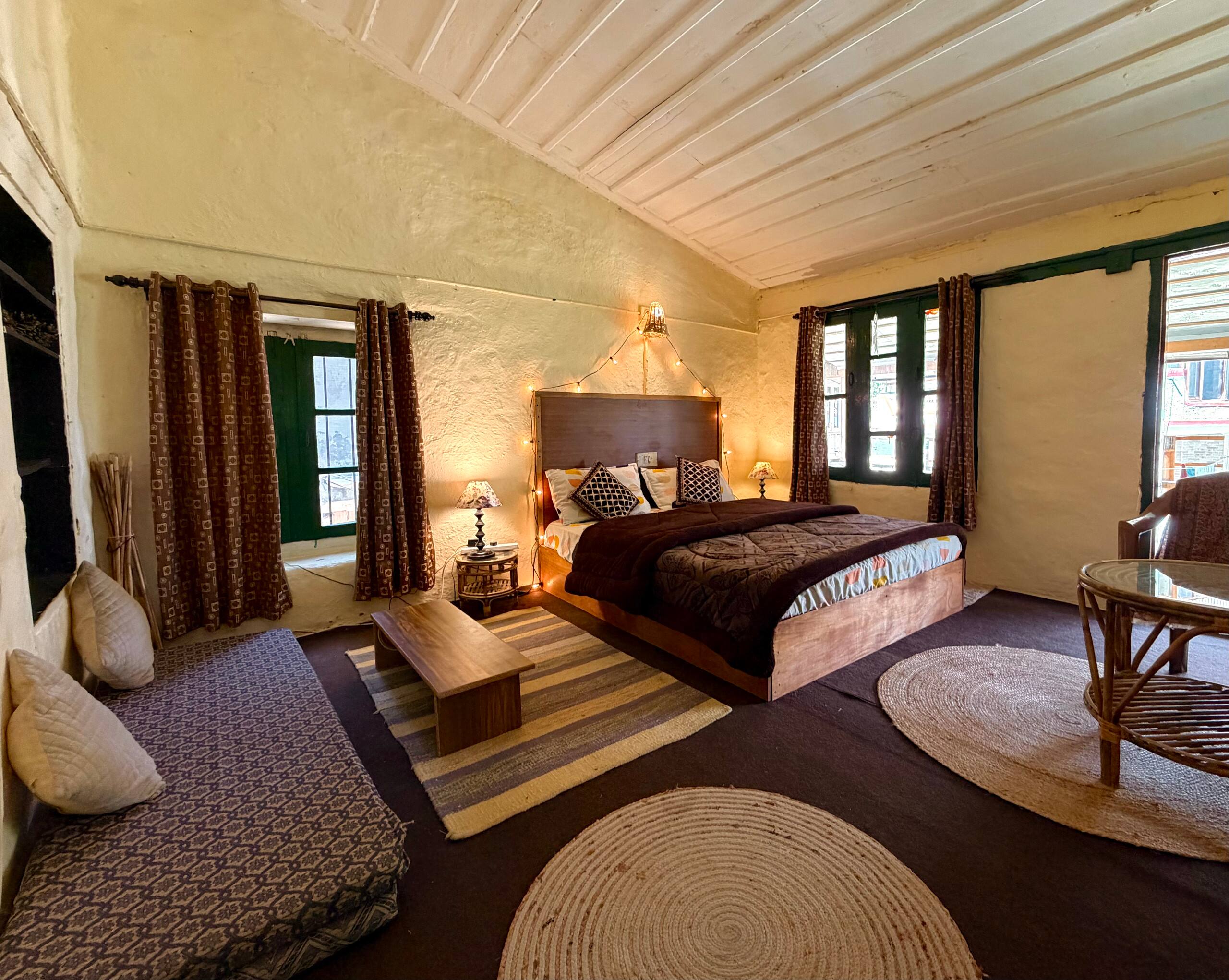 The Pahadi Studio ~Rustic Himalayan Wooden Home~ 2