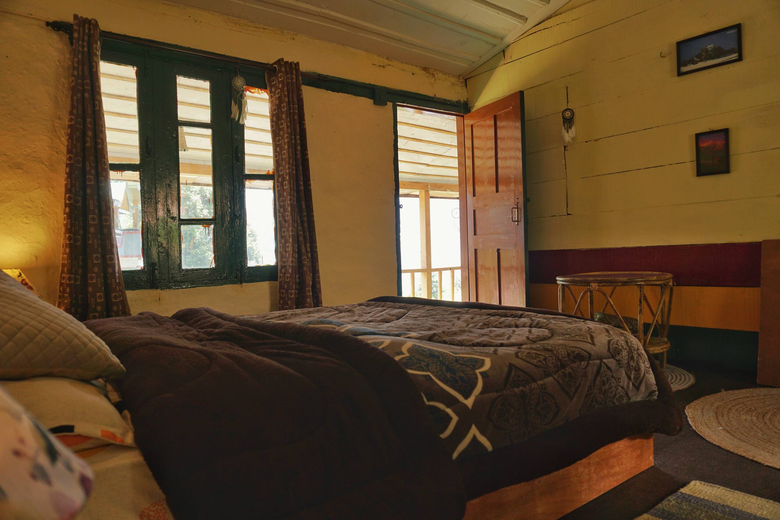 The Pahadi Studio ~Rustic Himalayan Wooden Home~ 9